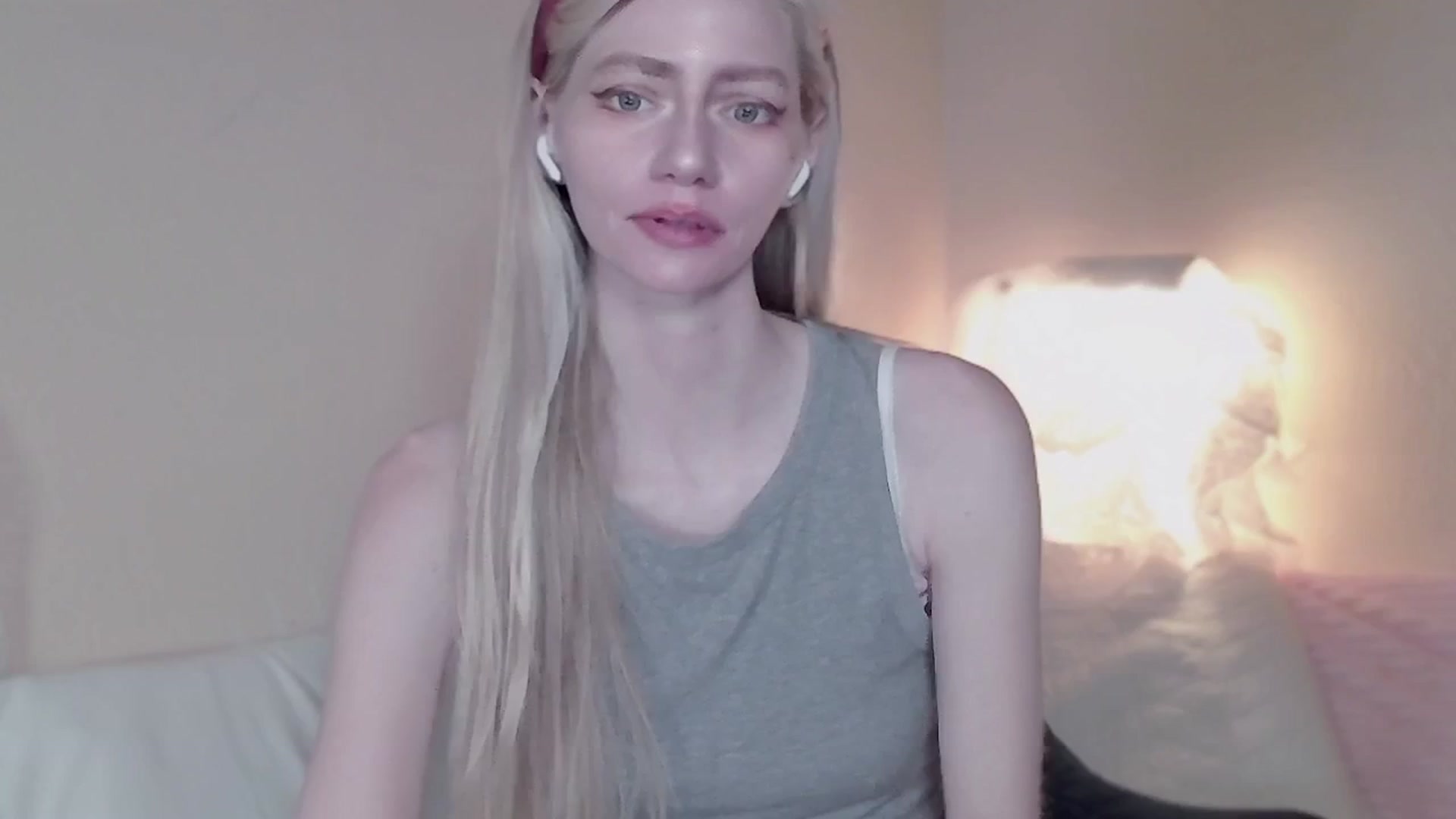 Gallery image thumbnail from ElleGb's myfreecams stream on, 10/05/2025, 09:58 image 2 of 20
