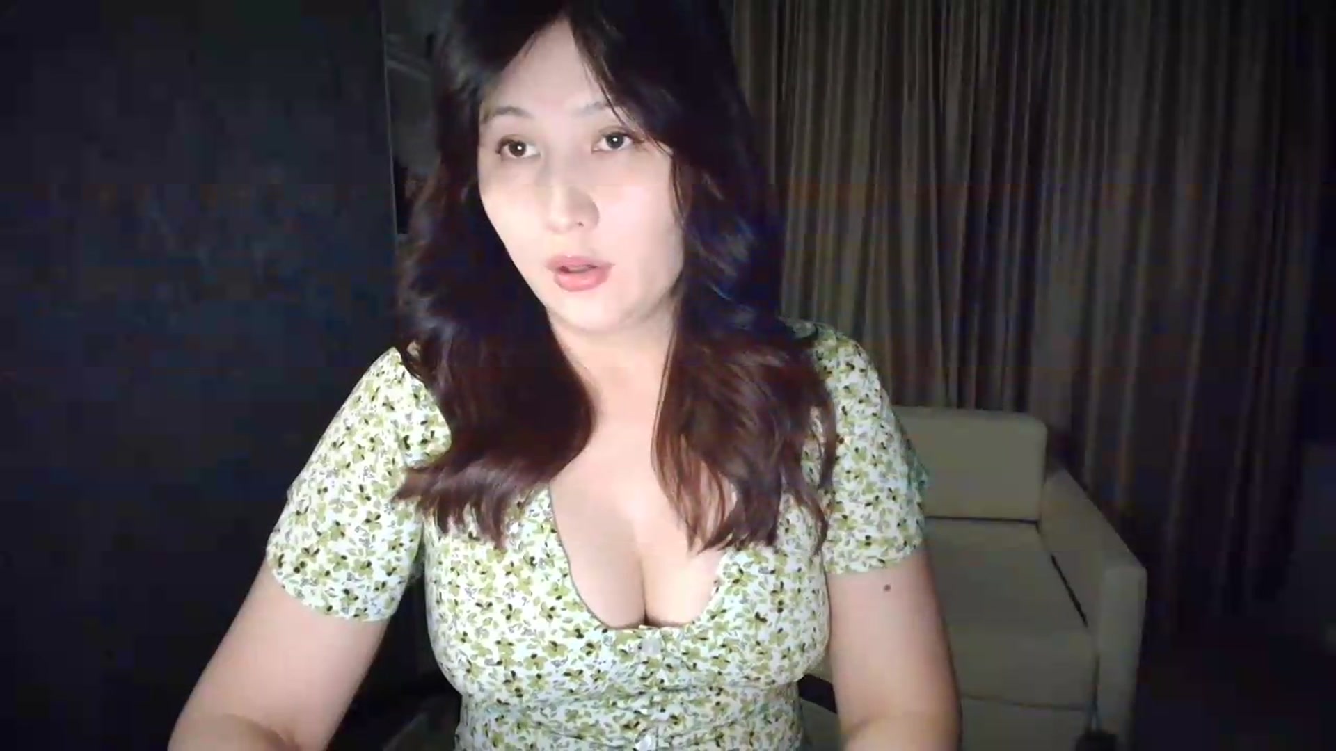 Gallery image thumbnail from ElleMfc's myfreecams stream on, 08/20/2026, 18:53 image 16 of 20