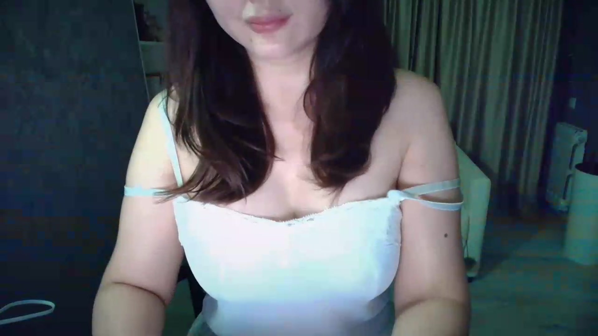 Gallery image thumbnail from ElleMfc's myfreecams stream on, 08/22/2026, 19:11 image 4 of 20