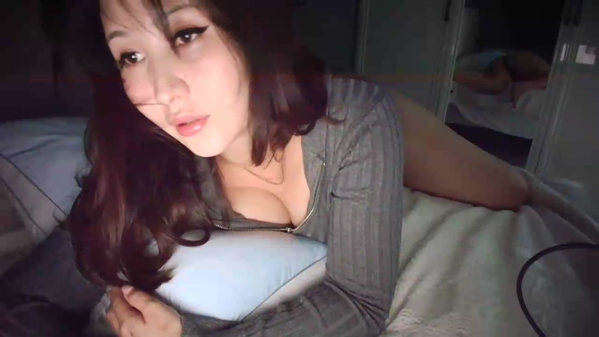 Gallery image thumbnail from ElleMfc's myfreecams stream on, 08/26/2026, 20:10 image 12 of 20