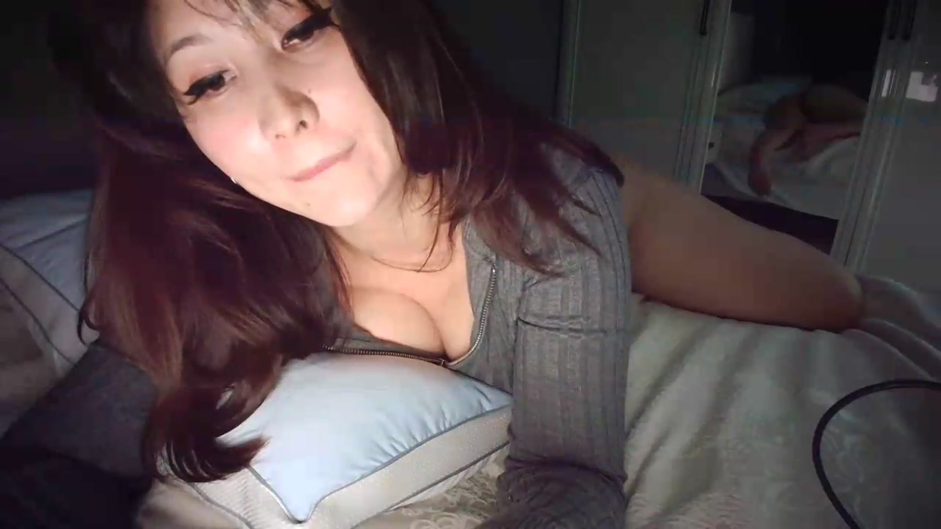 Gallery image thumbnail from ElleMfc's myfreecams stream on, 08/26/2026, 20:10 image 10 of 20