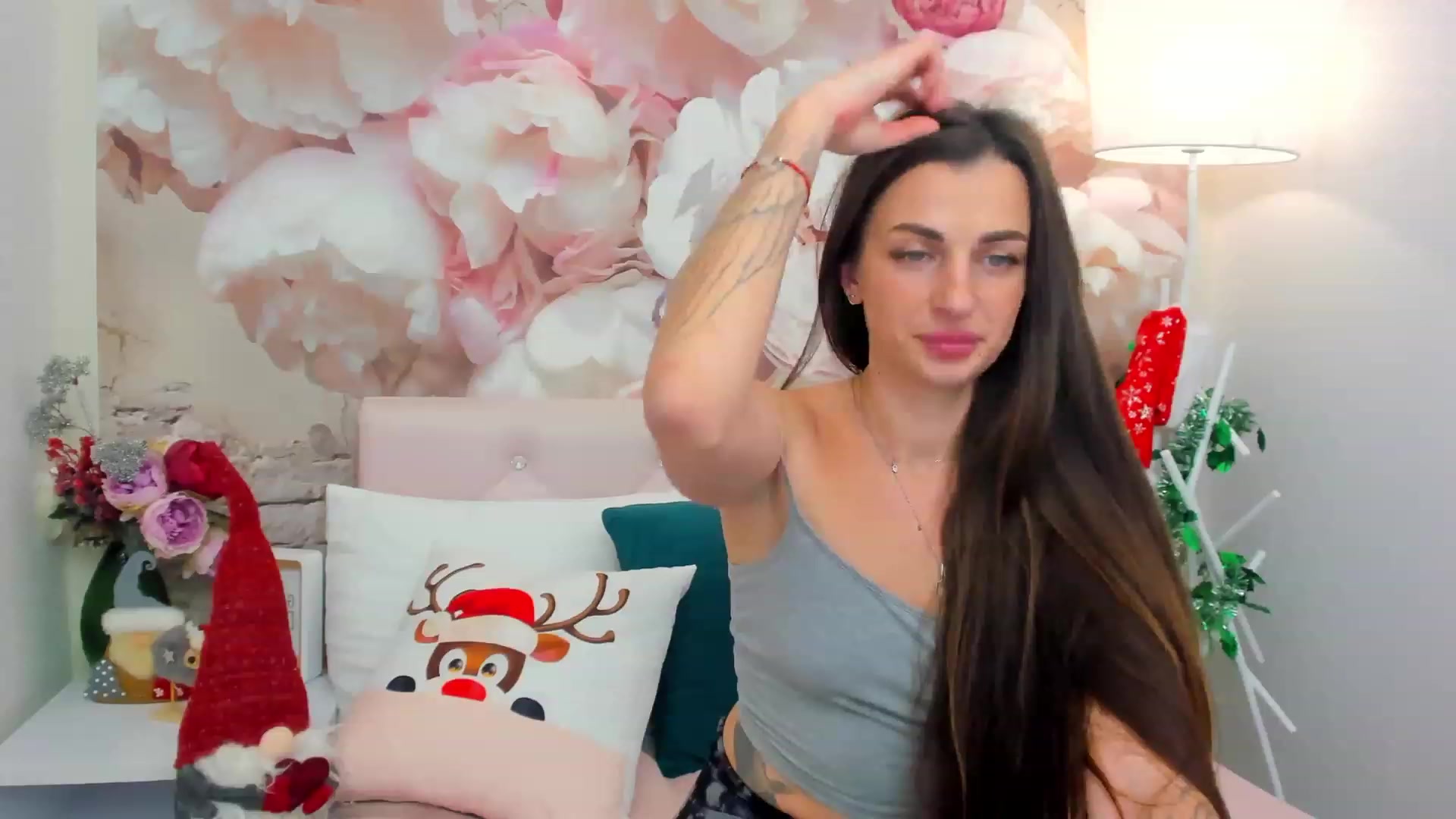 Gallery image thumbnail from ElleSwan's myfreecams stream on, 12/25/2022, 12:50 image 16 of 20