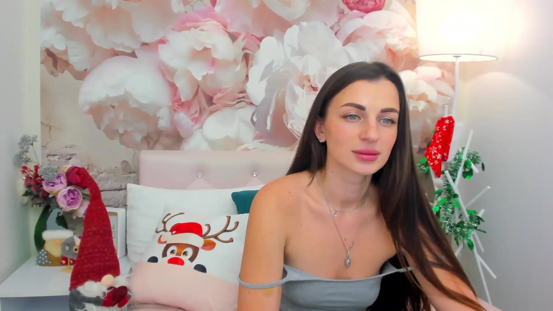 Gallery image thumbnail from ElleSwan's myfreecams stream on, 12/25/2022, 12:50 image 4 of 20