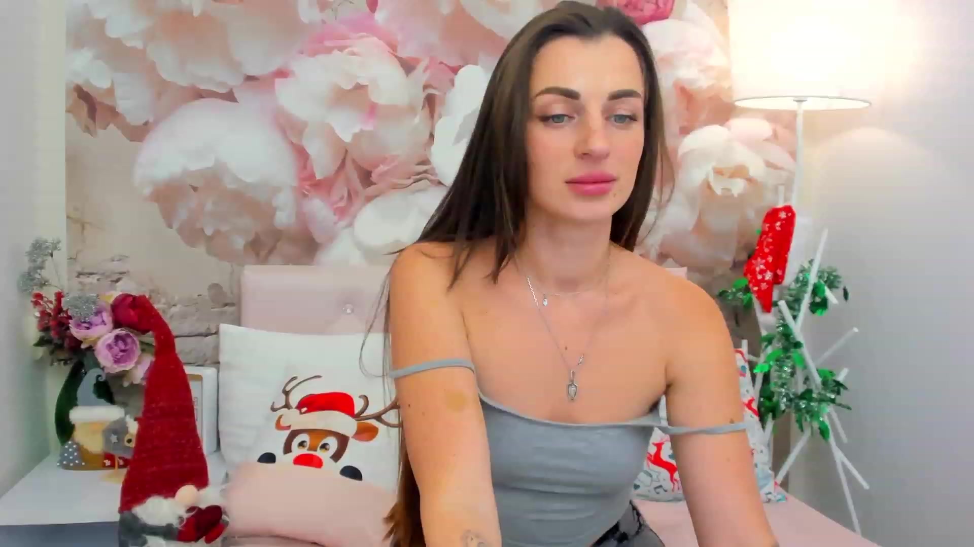 Gallery image thumbnail from ElleSwan's myfreecams stream on, 12/25/2022, 12:50 image 12 of 20