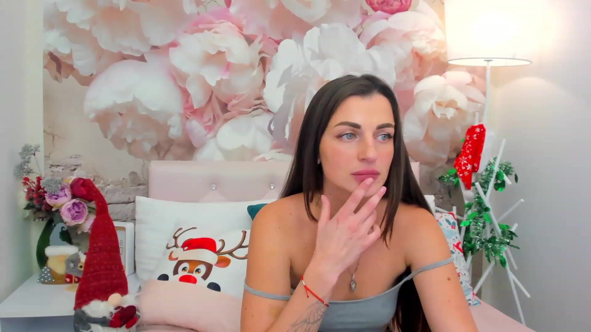 Gallery image thumbnail from ElleSwan's myfreecams stream on, 12/25/2022, 12:50 image 6 of 20