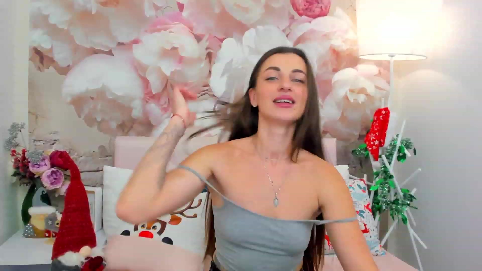 Gallery image thumbnail from ElleSwan's myfreecams stream on, 12/25/2022, 12:50 image 2 of 20