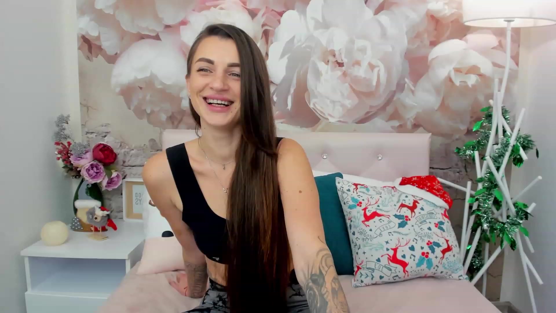 Gallery image thumbnail from ElleSwan's myfreecams stream on, 12/26/2022, 09:50 image 2 of 20