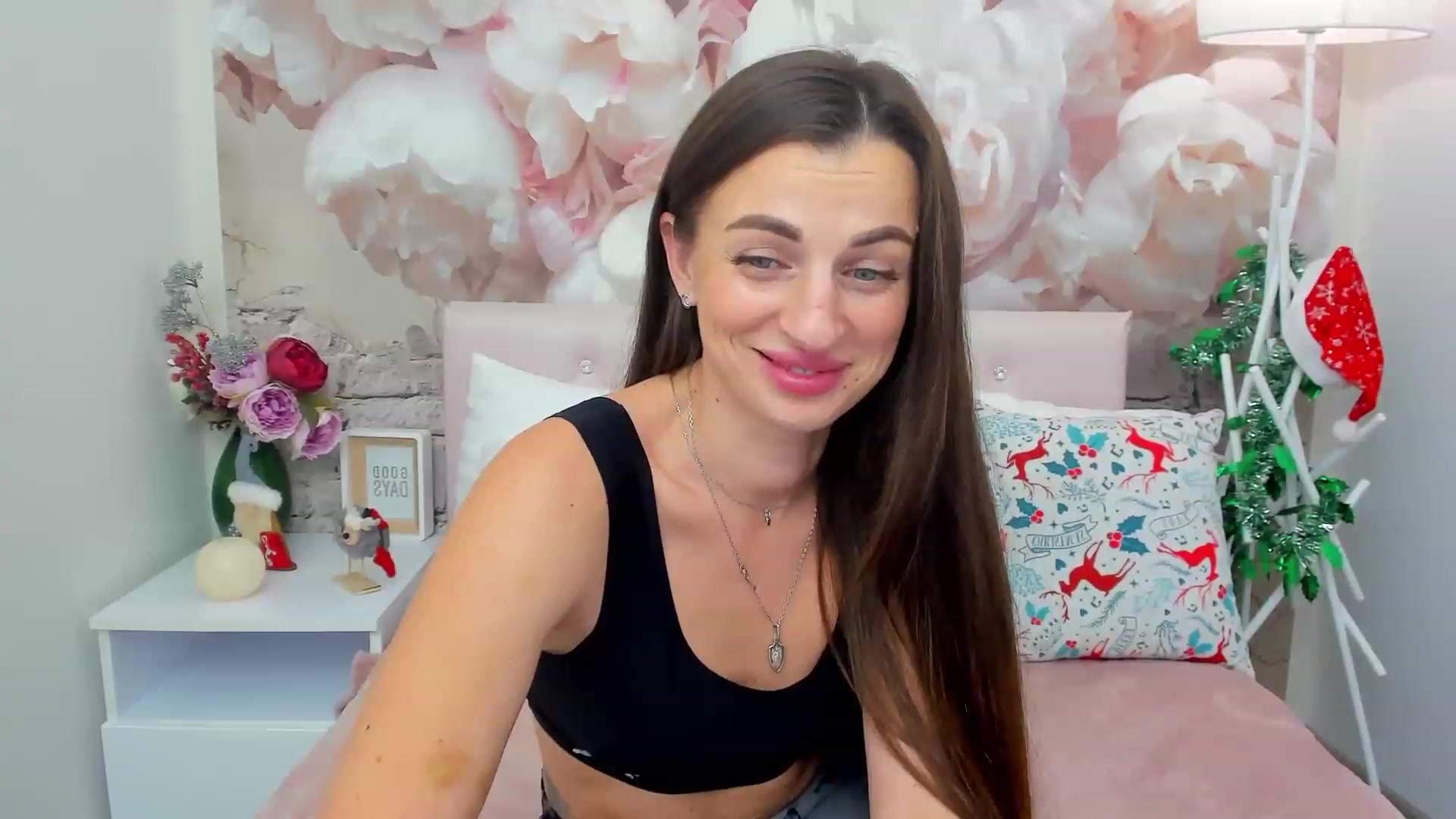 Gallery image thumbnail from ElleSwan's myfreecams stream on, 12/26/2022, 12:27 image 8 of 20