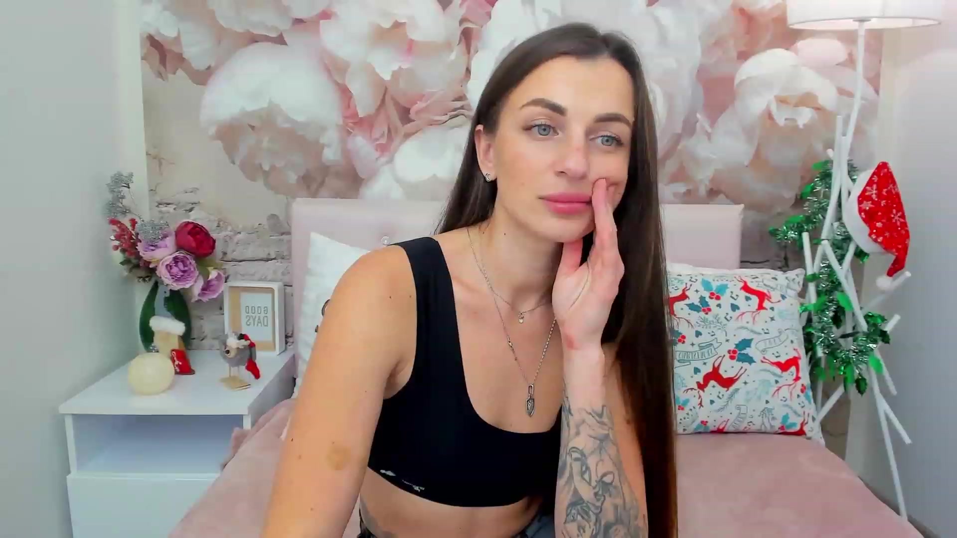 Gallery image thumbnail from ElleSwan's myfreecams stream on, 12/26/2022, 12:27 image 9 of 20