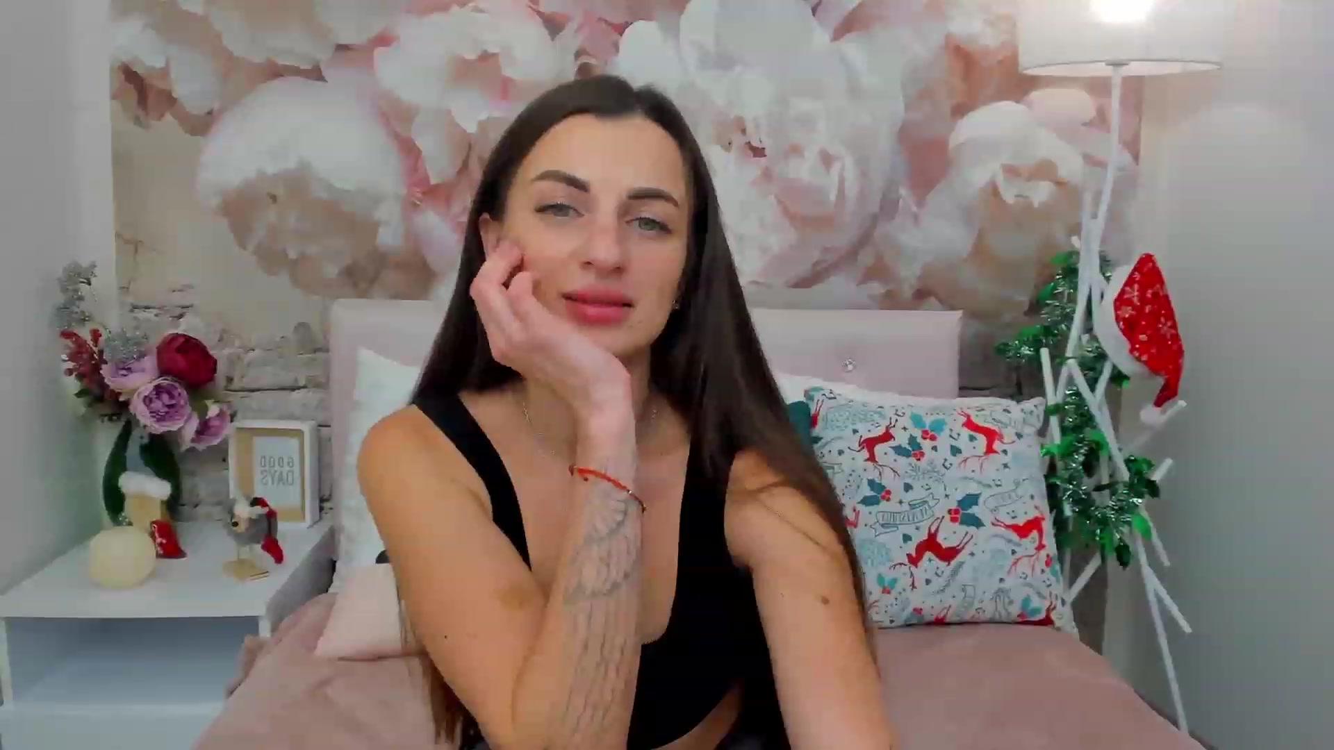 Gallery image thumbnail from ElleSwan's myfreecams stream on, 12/26/2022, 12:27 image 17 of 20