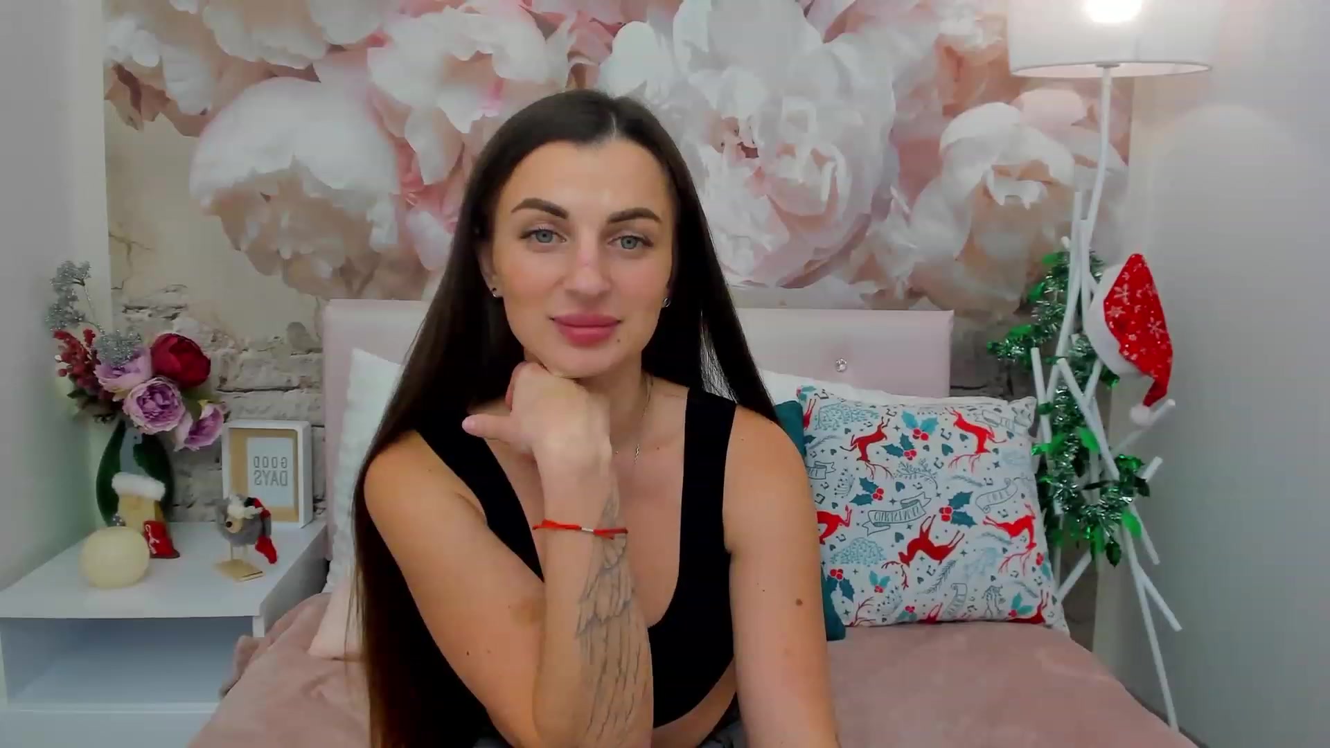 Gallery image thumbnail from ElleSwan's myfreecams stream on, 12/26/2022, 12:27 image 15 of 20