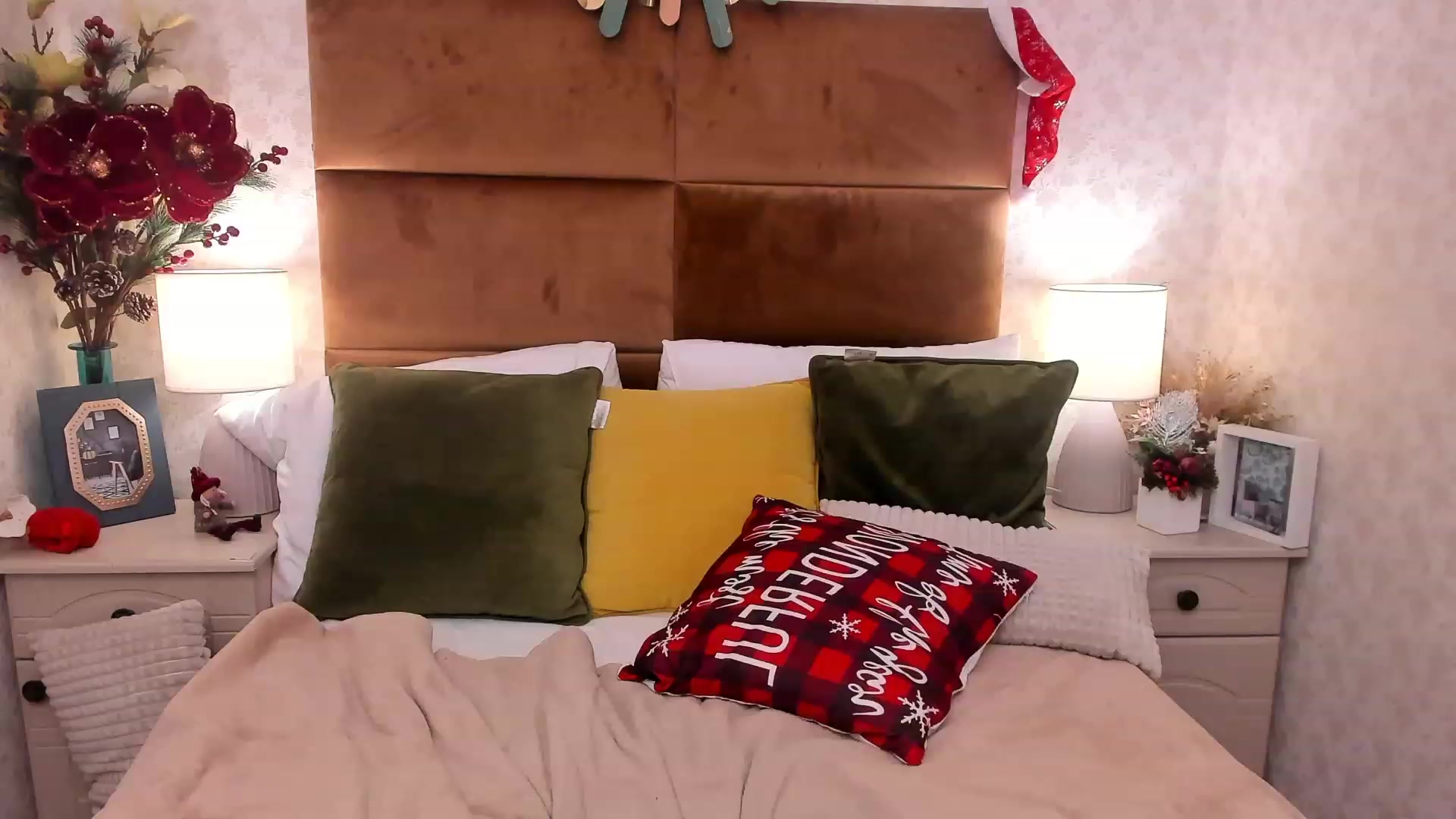 Gallery image thumbnail from ElleSwan's myfreecams stream on, 12/28/2022, 13:04 image 16 of 20