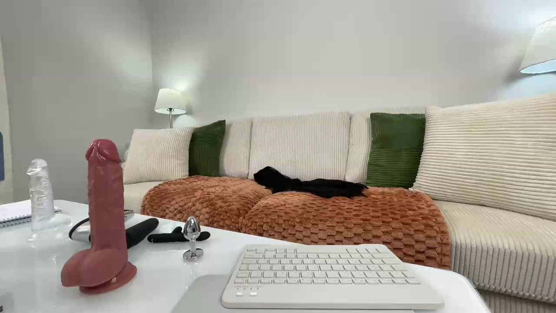 Gallery image thumbnail from Elle_Yesss's myfreecams stream on, 06/19/2026, 20:38 image 19 of 20