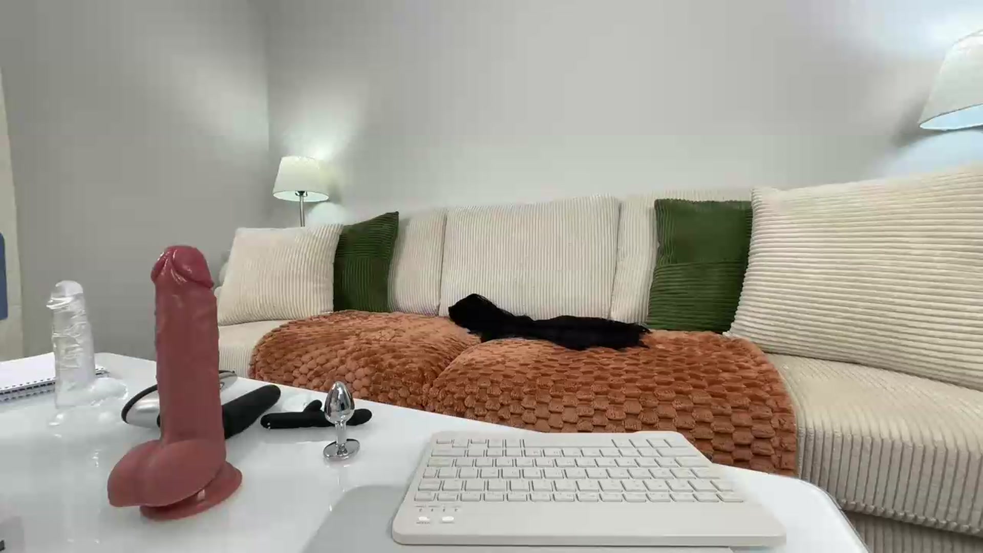 Gallery image thumbnail from Elle_Yesss's myfreecams stream on, 06/19/2026, 20:38 image 18 of 20