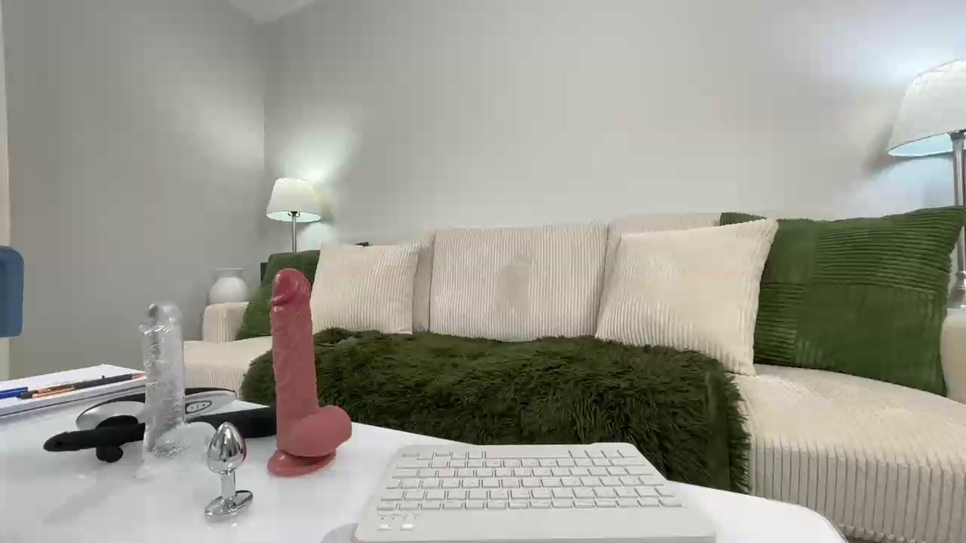 Gallery image thumbnail from Elle_Yesss's myfreecams stream on, 06/22/2026, 19:09 image 10 of 20
