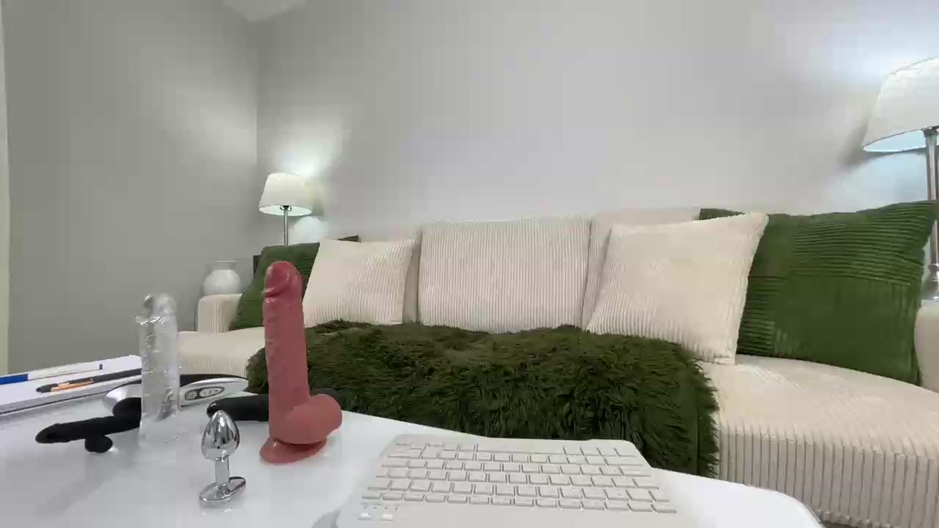 Gallery image thumbnail from Elle_Yesss's myfreecams stream on, 06/22/2026, 19:09 image 19 of 20