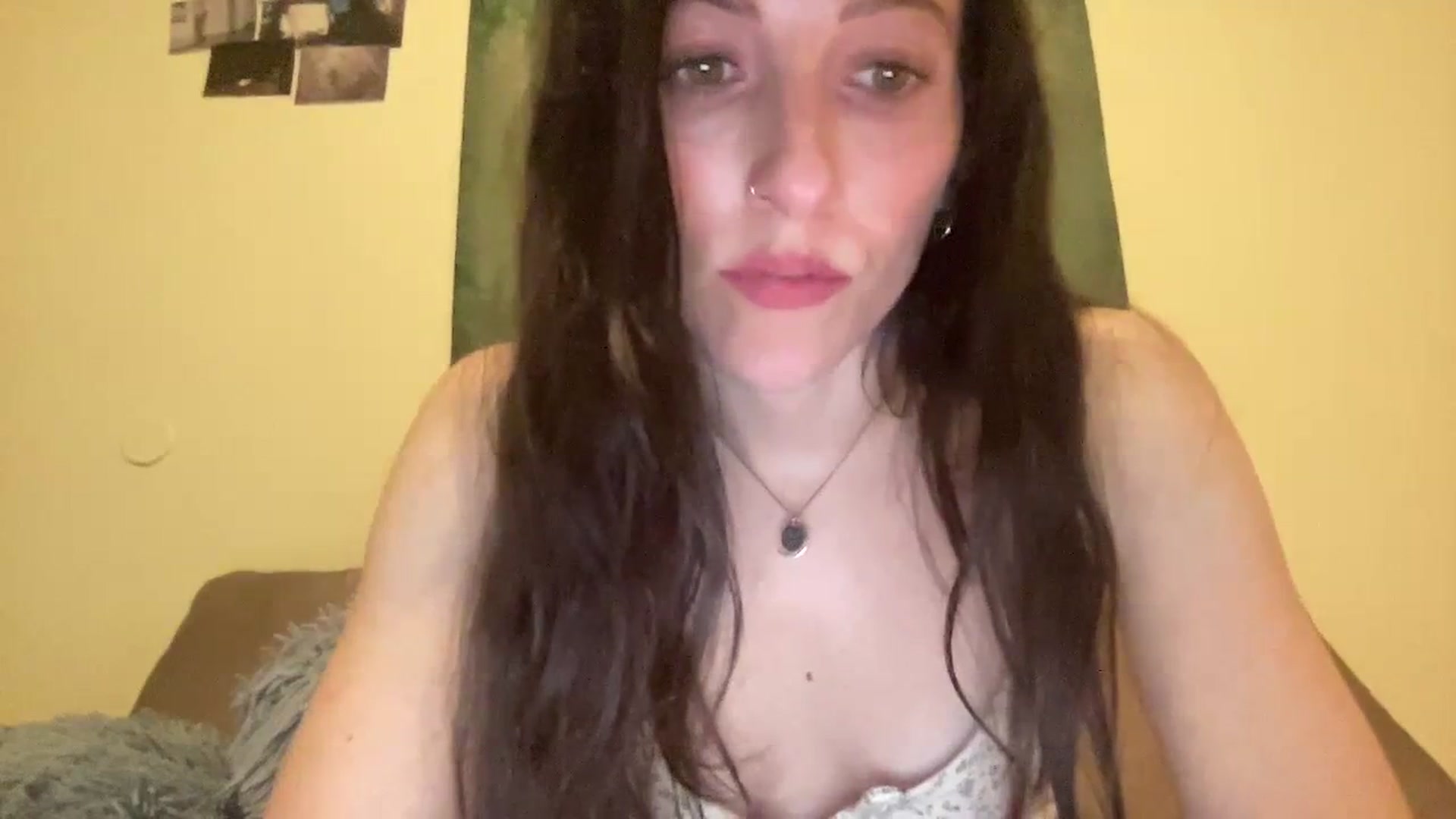 Gallery image thumbnail from Ellebabe's myfreecams stream on, 01/03/2024, 08:25 image 11 of 20