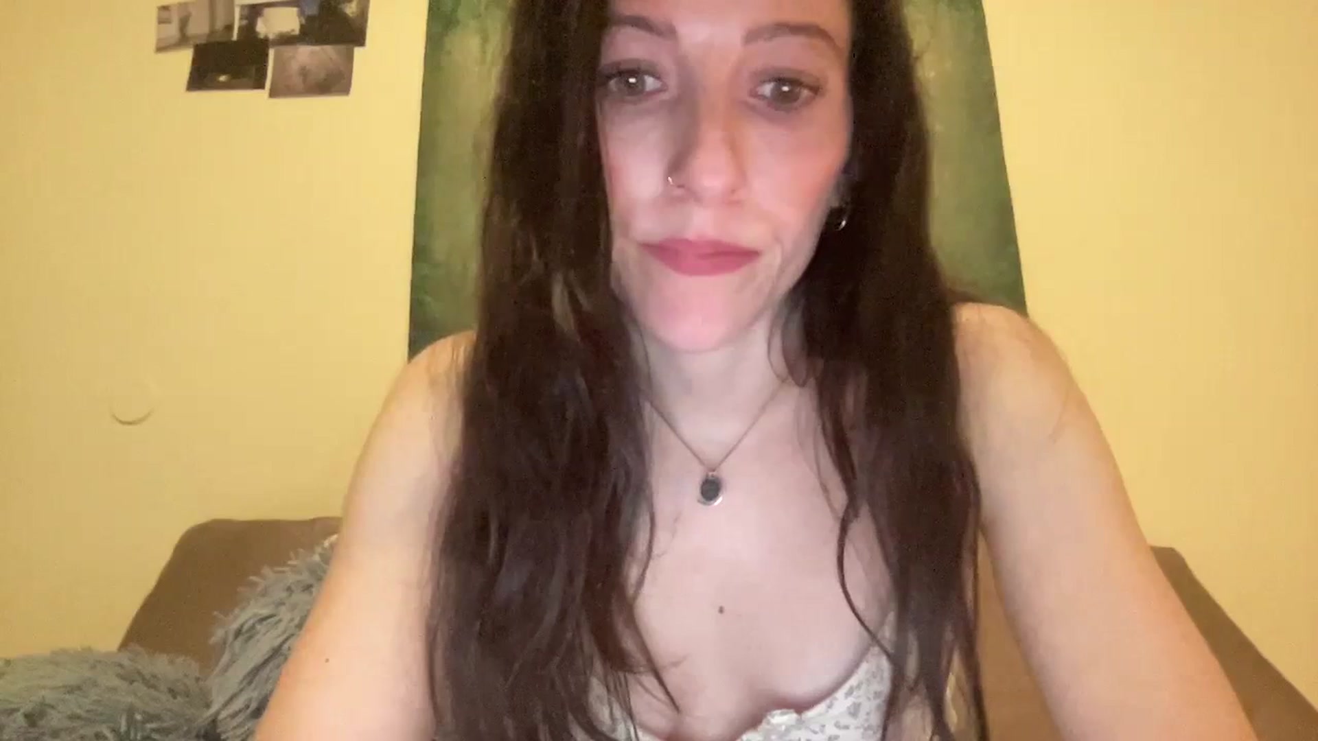 Gallery image thumbnail from Ellebabe's myfreecams stream on, 01/03/2024, 08:25 image 9 of 20