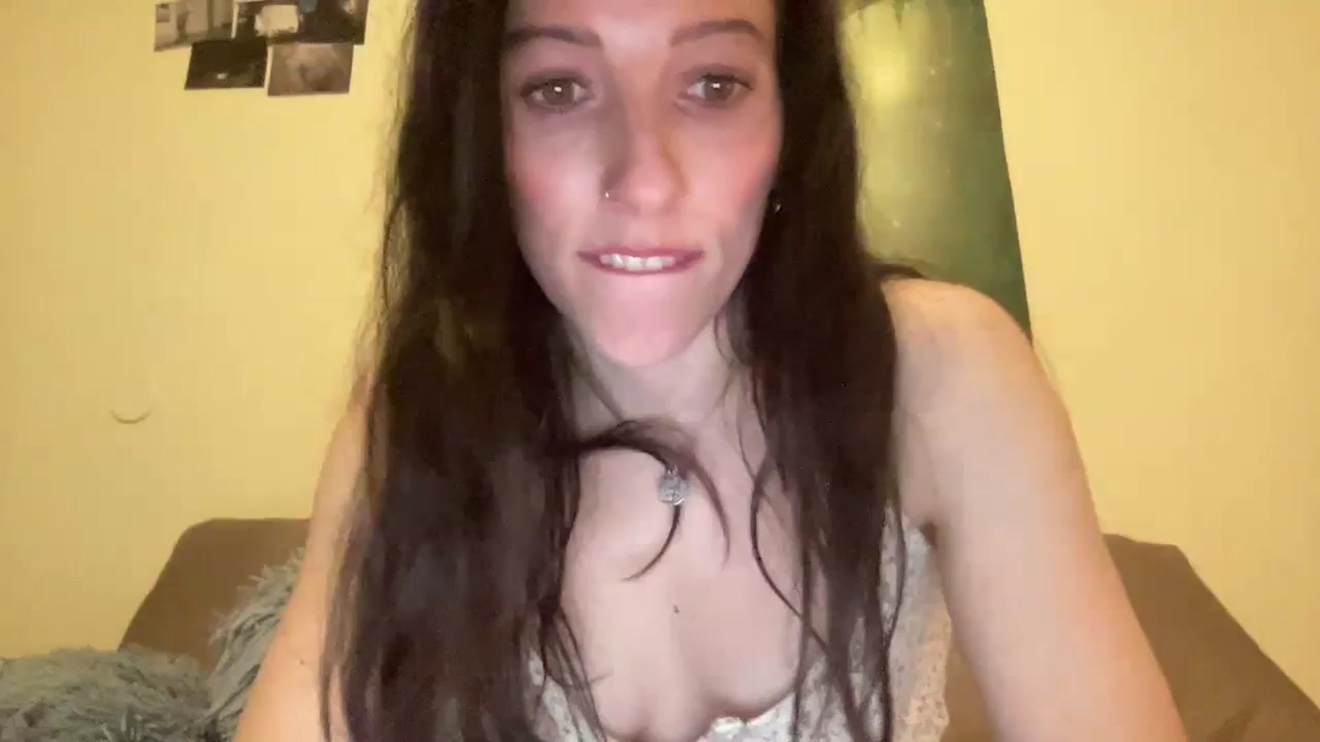 Gallery image thumbnail from Ellebabe's myfreecams stream on, 01/03/2024, 08:25 image 6 of 20