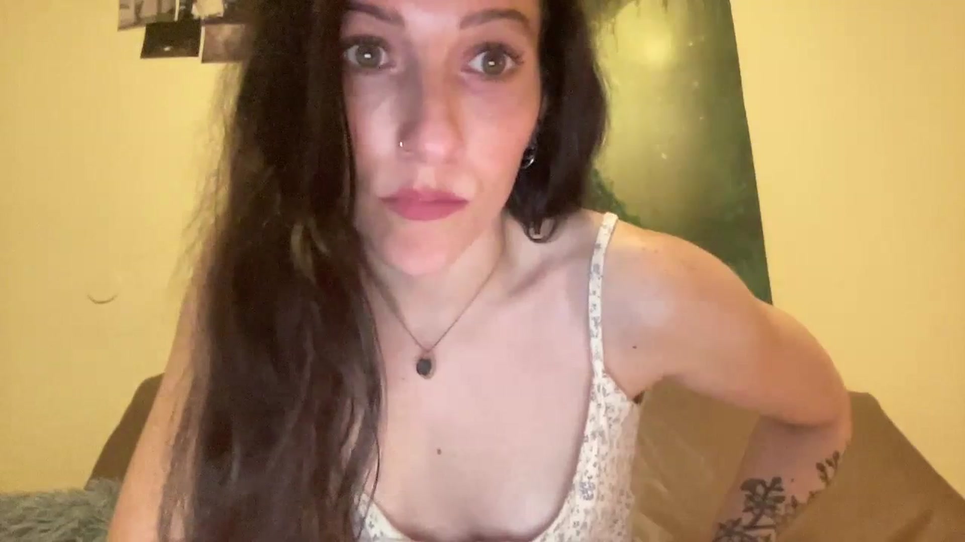 Gallery image thumbnail from Ellebabe's myfreecams stream on, 01/03/2024, 08:25 image 16 of 20