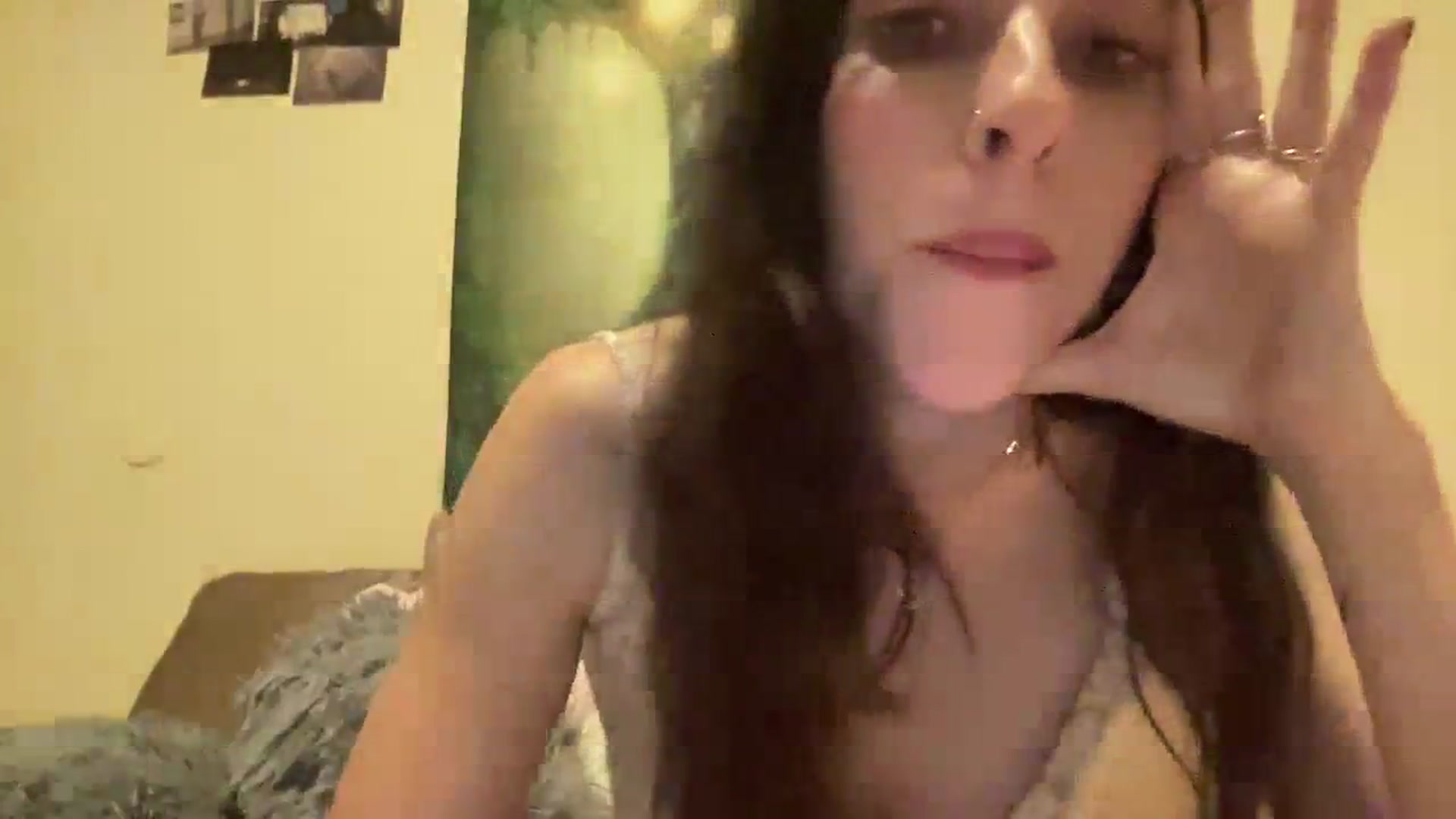 Gallery image thumbnail from Ellebabe's myfreecams stream on, 01/03/2024, 08:25 image 2 of 20
