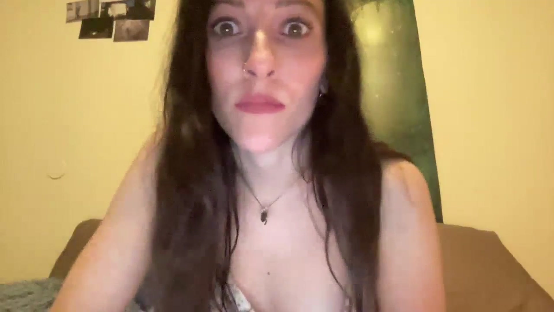 Gallery image thumbnail from Ellebabe's myfreecams stream on, 01/03/2024, 08:25 image 13 of 20