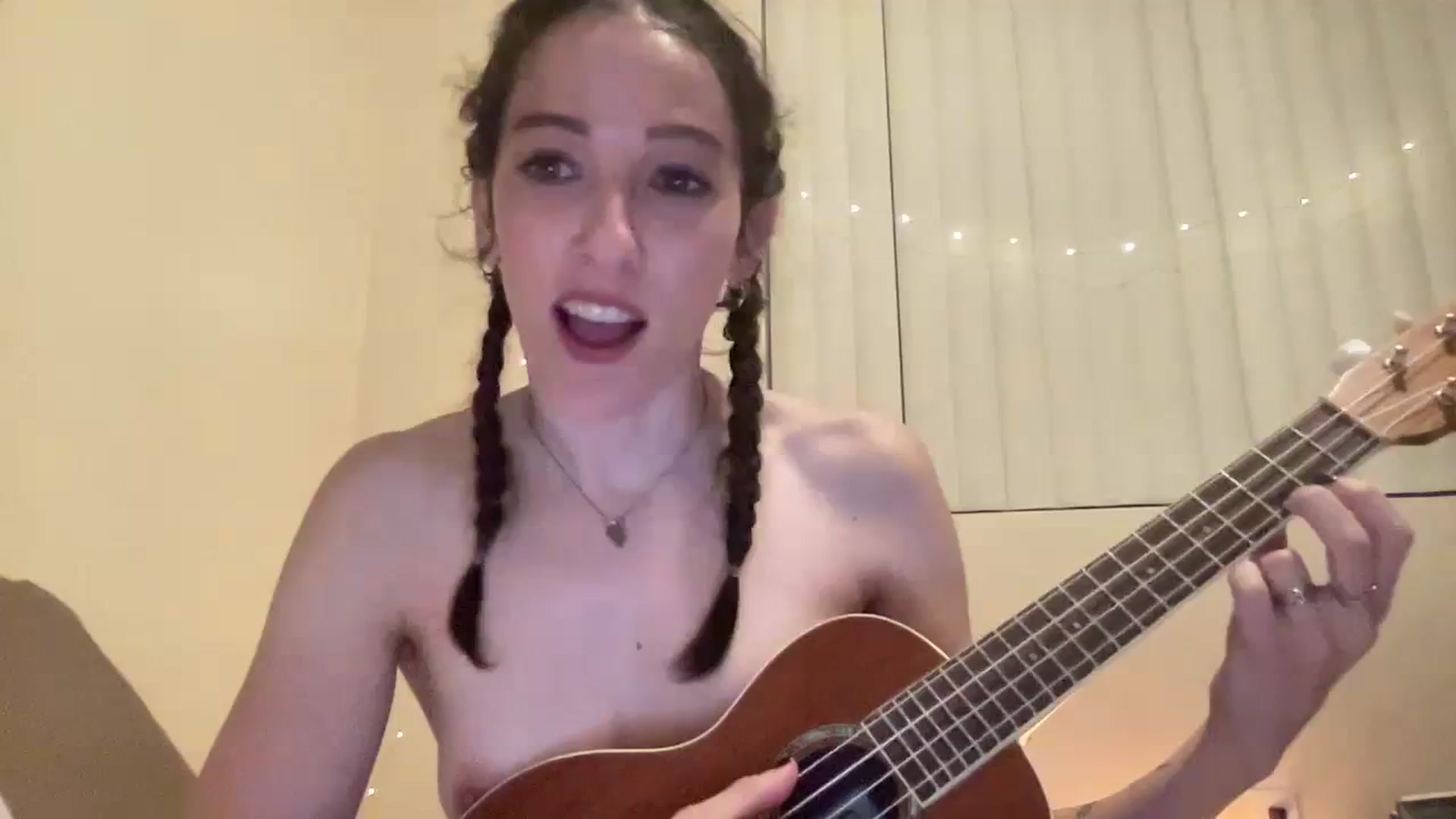 Gallery image thumbnail from Ellebabe's myfreecams stream on, 01/07/2024, 09:52 image 1 of 20