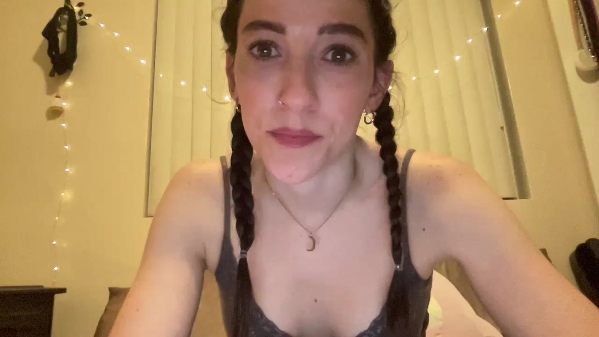 Gallery image thumbnail from Ellebabe's myfreecams stream on, 01/17/2024, 08:34 image 10 of 20