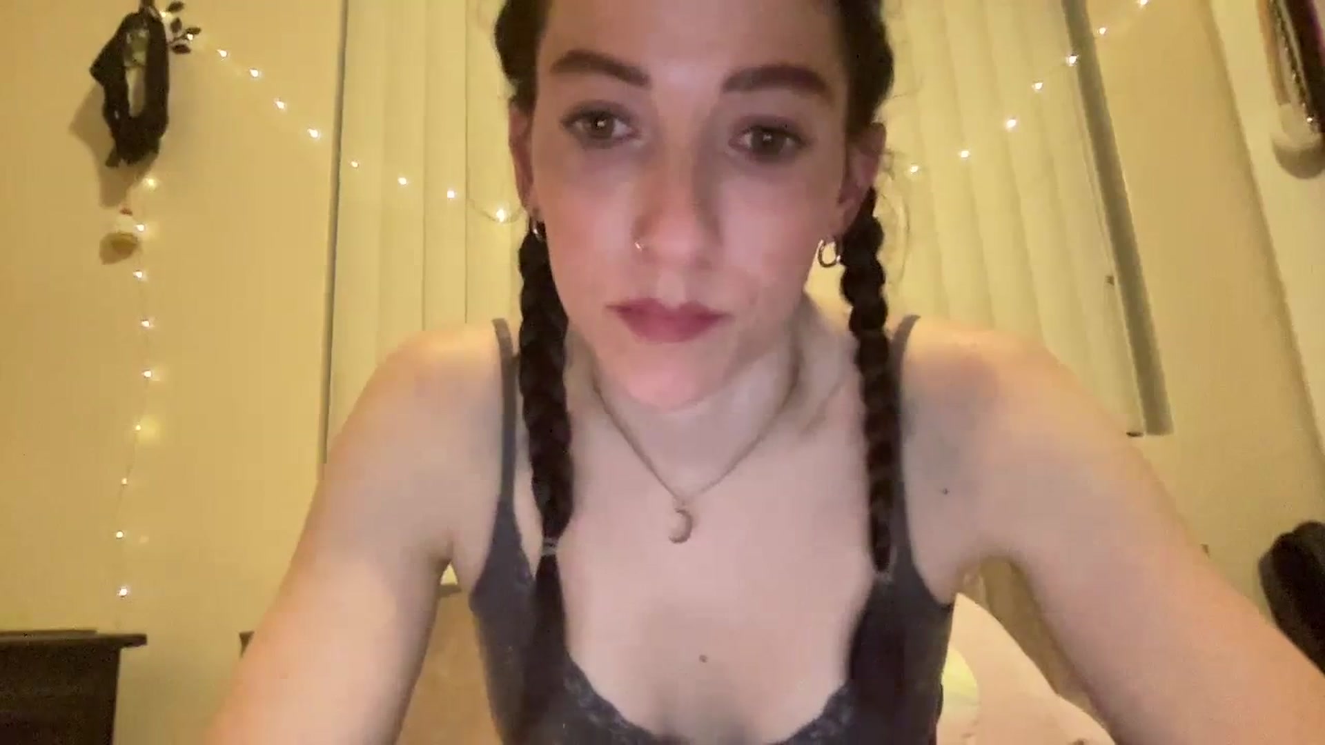 Gallery image thumbnail from Ellebabe's myfreecams stream on, 01/17/2024, 08:34 image 8 of 20
