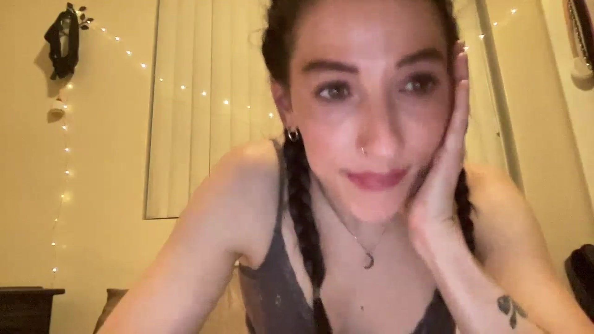 Gallery image thumbnail from Ellebabe's myfreecams stream on, 01/17/2024, 08:34 image 19 of 20