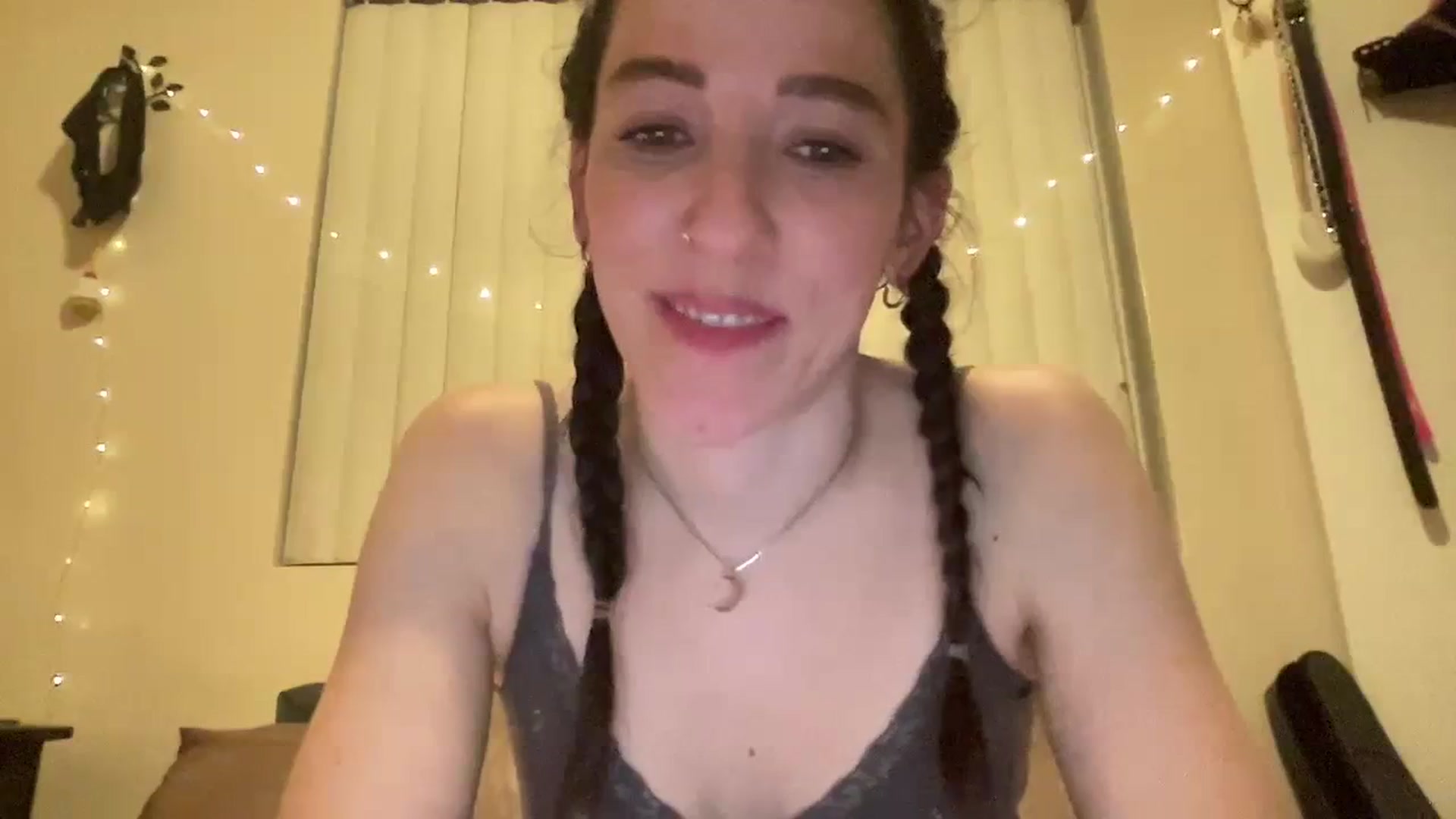 Gallery image thumbnail from Ellebabe's myfreecams stream on, 01/17/2024, 10:26 image 16 of 20