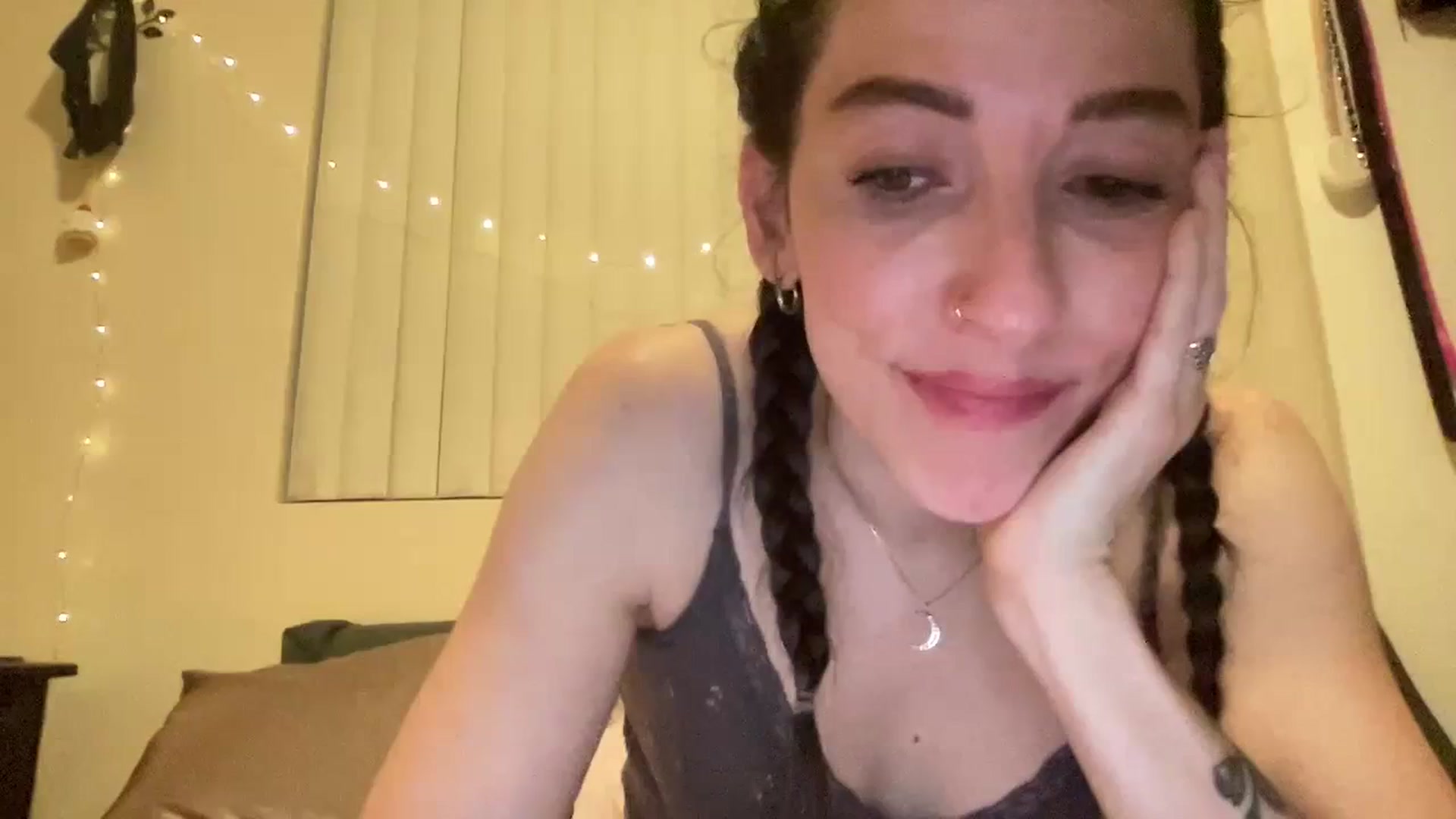 Gallery image thumbnail from Ellebabe's myfreecams stream on, 01/17/2024, 10:26 image 19 of 20