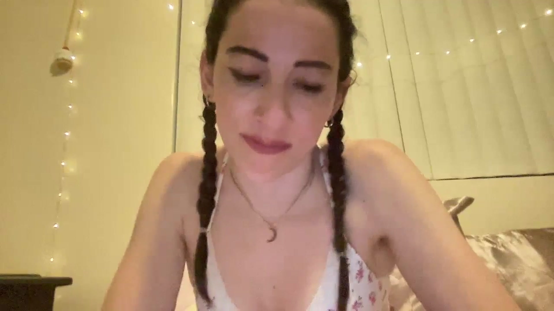 Gallery image thumbnail from Ellebabe's myfreecams stream on, 02/07/2024, 09:43 image 12 of 20