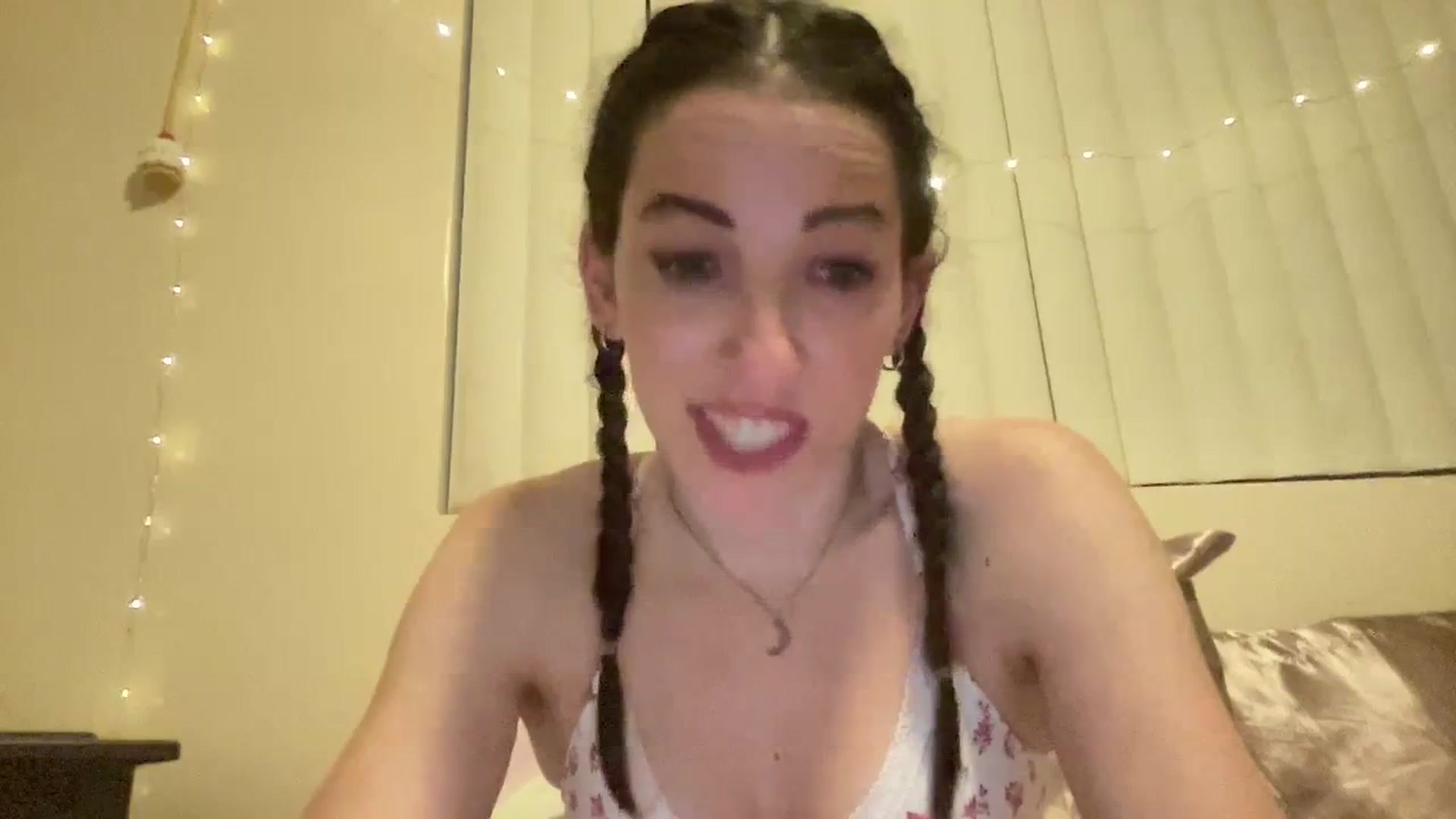 Gallery image thumbnail from Ellebabe's myfreecams stream on, 02/07/2024, 09:43 image 11 of 20