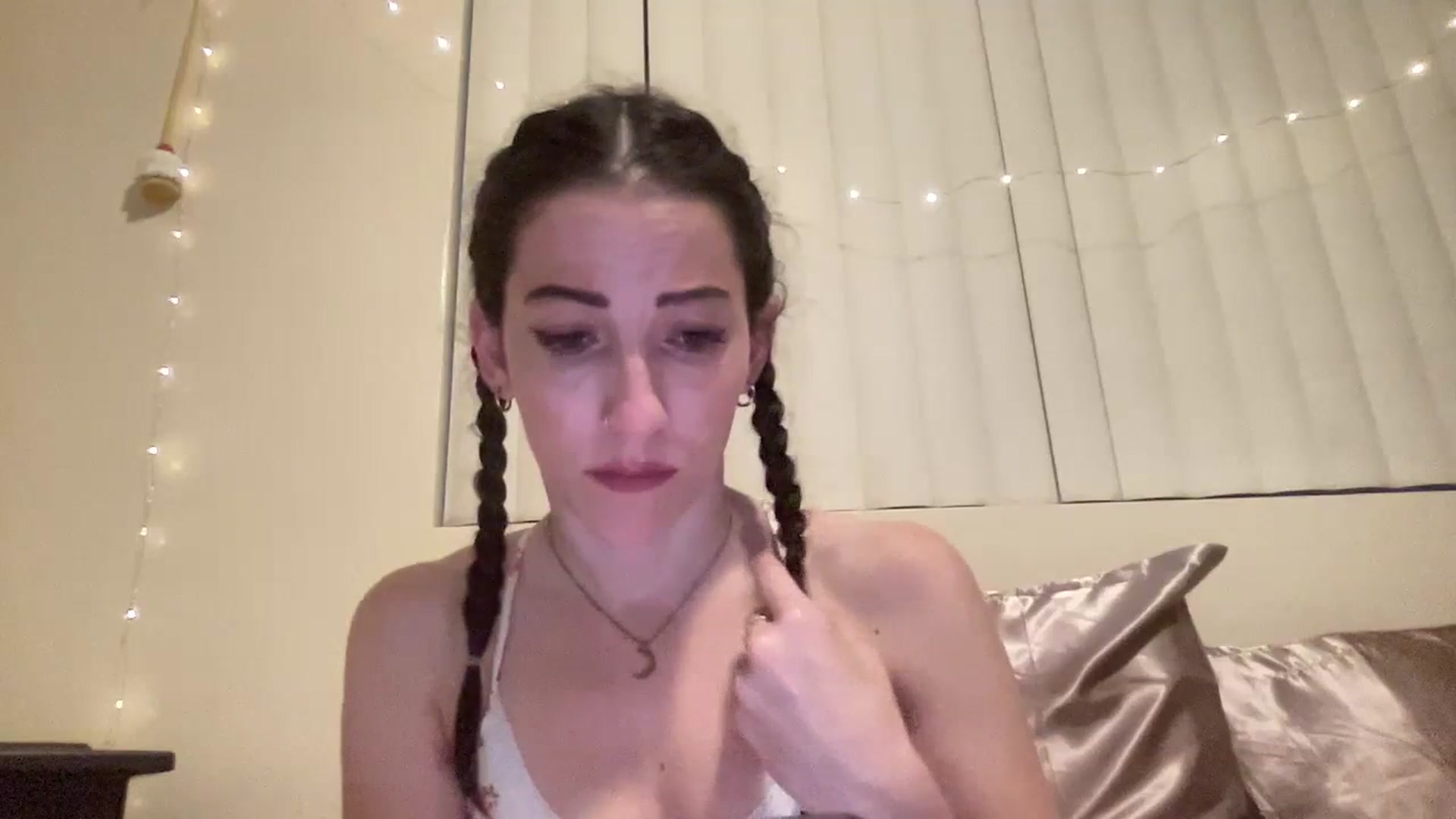 Gallery image thumbnail from Ellebabe's myfreecams stream on, 02/07/2024, 09:43 image 19 of 20