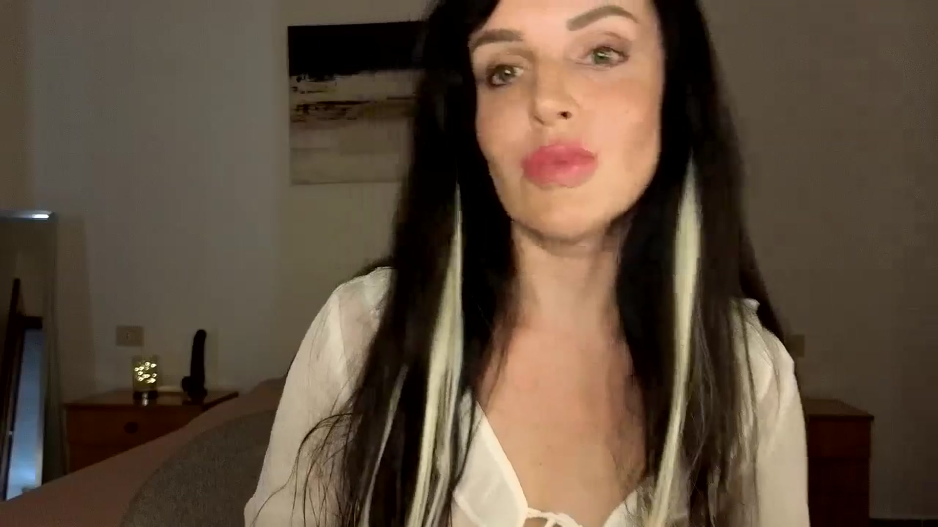 Gallery image thumbnail from Ellemell's myfreecams stream on, 07/15/2025, 19:10 image 7 of 20