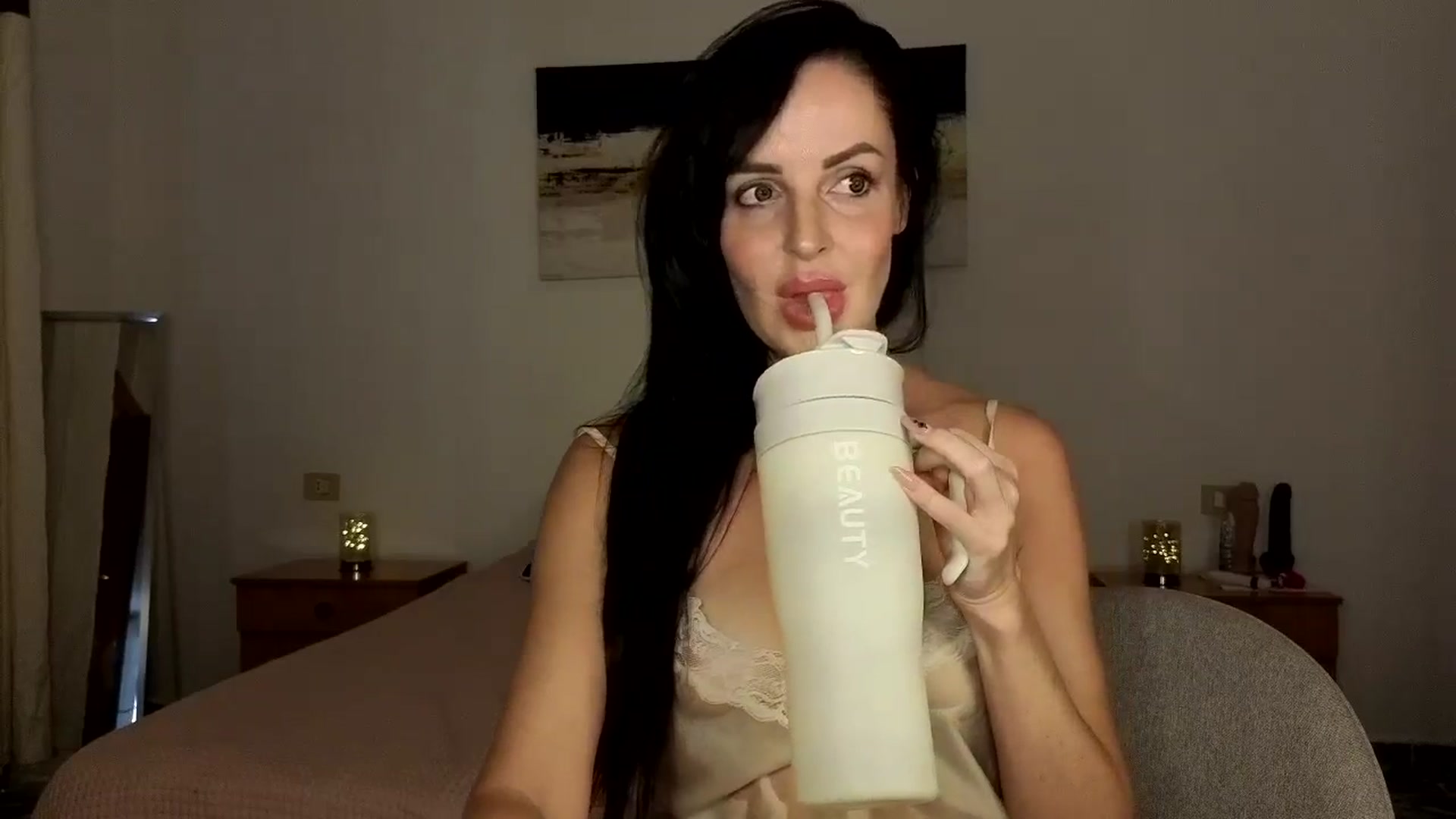 Gallery image thumbnail from Ellemell's myfreecams stream on, 07/17/2025, 19:52 image 9 of 20