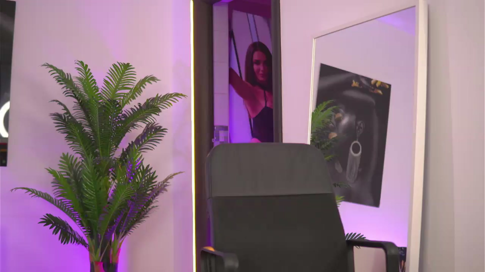 Gallery image thumbnail from EllenKarter's myfreecams stream on, 05/09/2026, 08:17 image 14 of 20