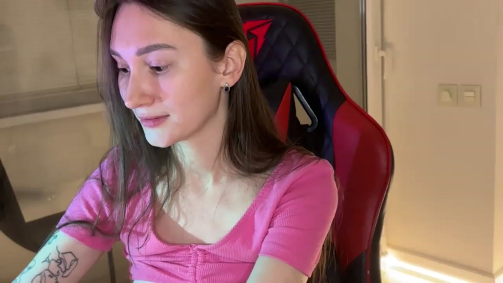 Gallery image thumbnail from ElliPoole's myfreecams stream on, 04/19/2023, 20:20 image 1 of 20