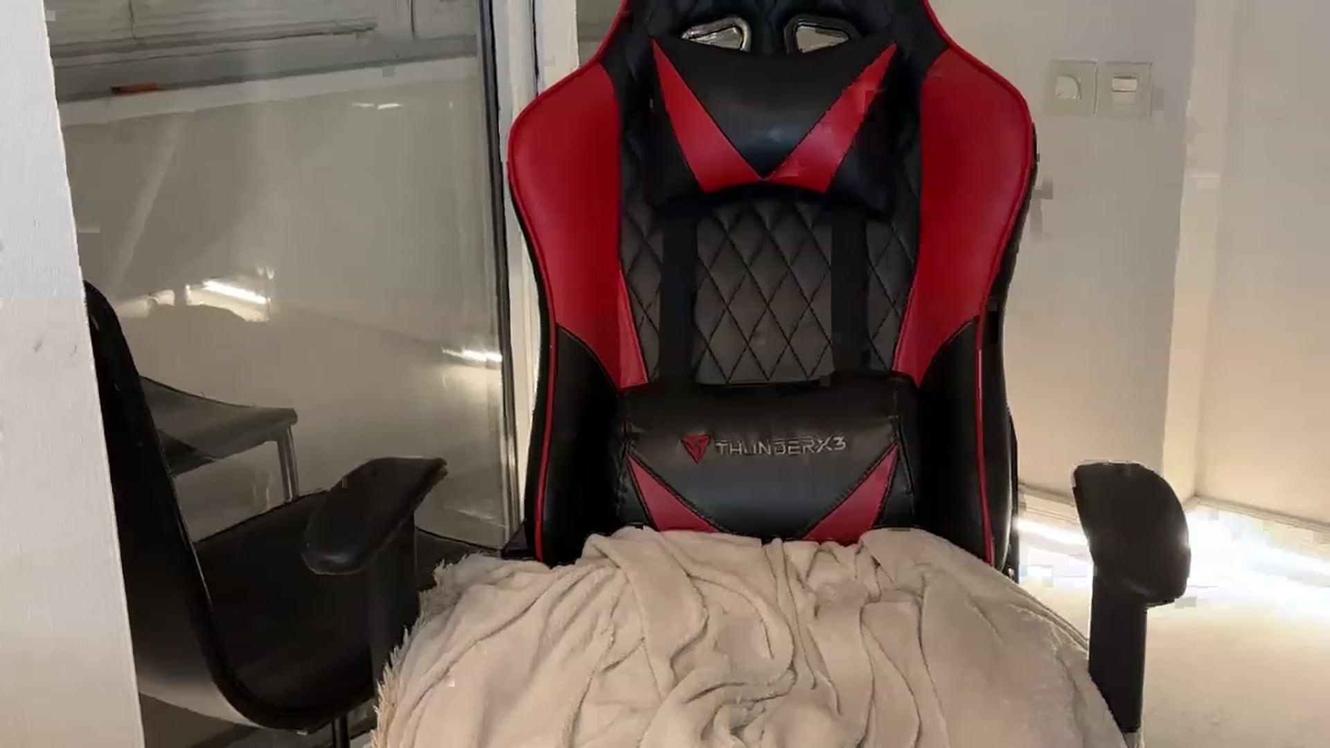Gallery image thumbnail from ElliPoole's myfreecams stream on, 05/13/2023, 18:56 image 19 of 20