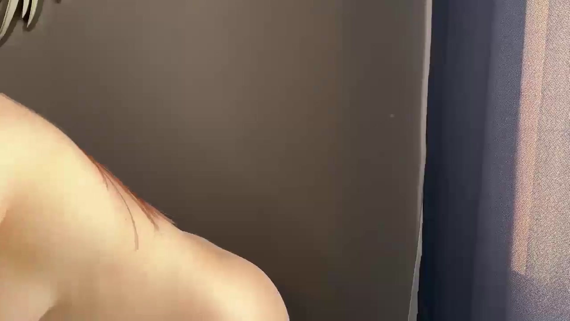 Gallery image thumbnail from ElliPoole's myfreecams stream on, 05/19/2024, 17:51 image 4 of 20