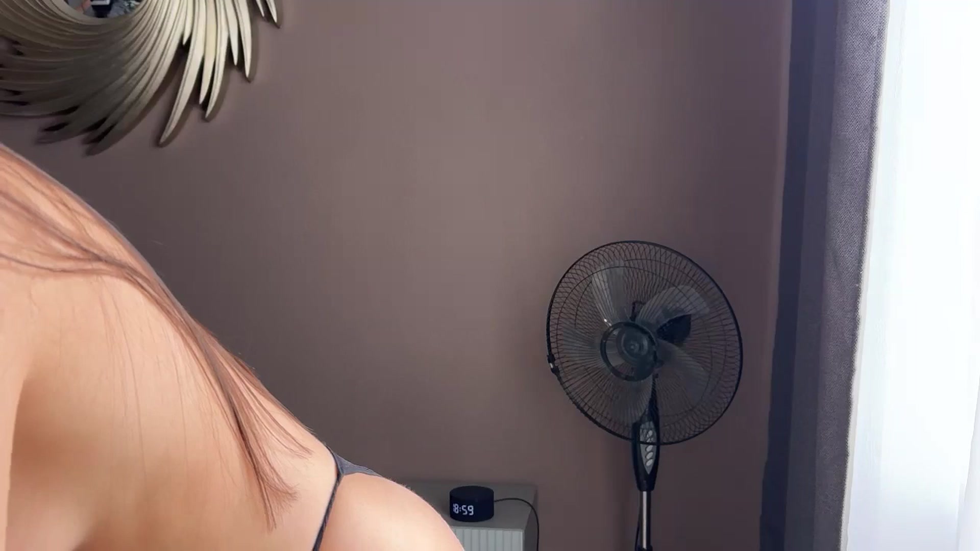 Gallery image thumbnail from ElliPoole's myfreecams stream on, 08/02/2024, 16:12 image 6 of 20