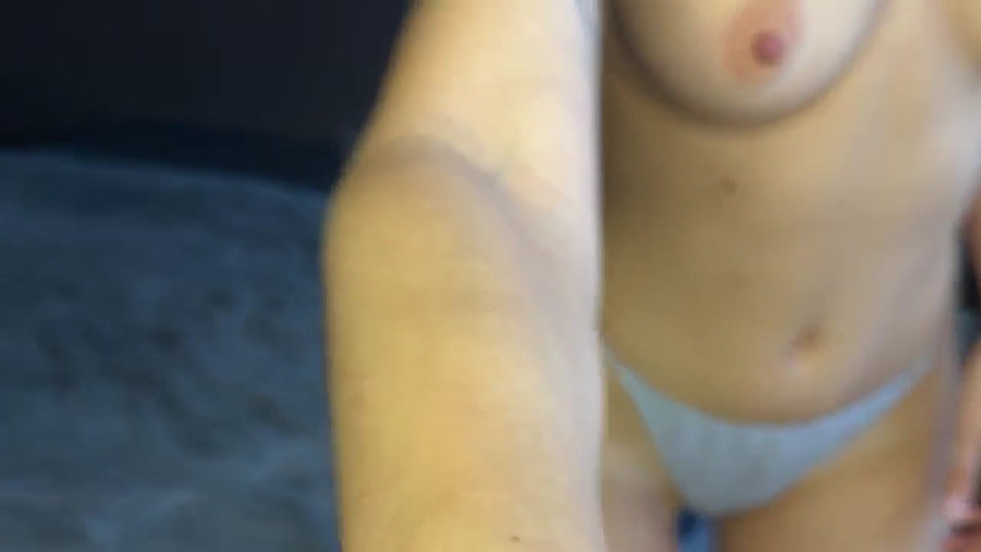 Gallery image thumbnail from ElliPoole's myfreecams stream on, 08/28/2024, 17:33 image 8 of 20