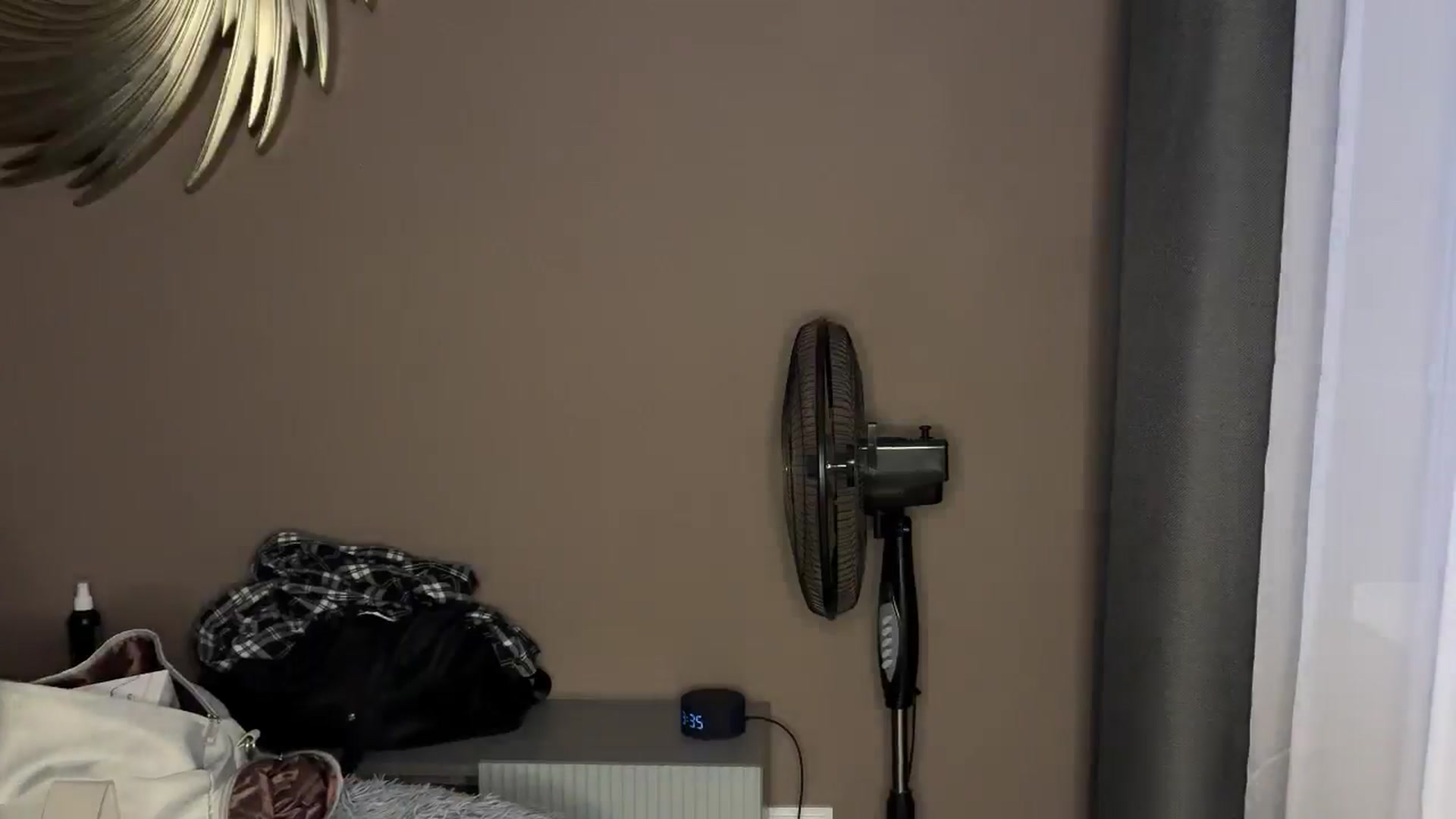 Gallery image thumbnail from ElliPoole's myfreecams stream on, 09/22/2024, 17:19 image 2 of 20