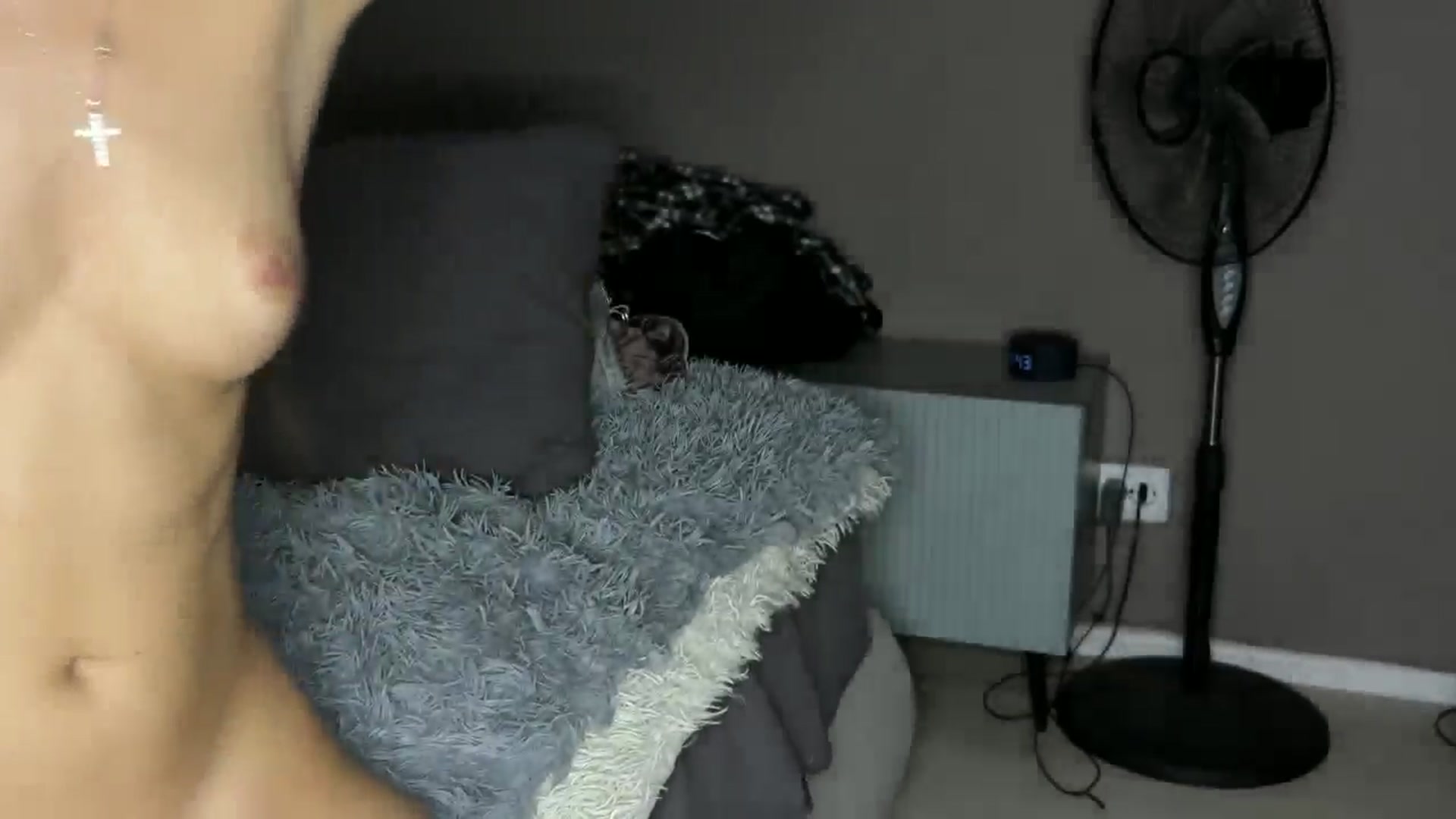 Gallery image thumbnail from ElliPoole's myfreecams stream on, 09/23/2024, 17:25 image 9 of 20
