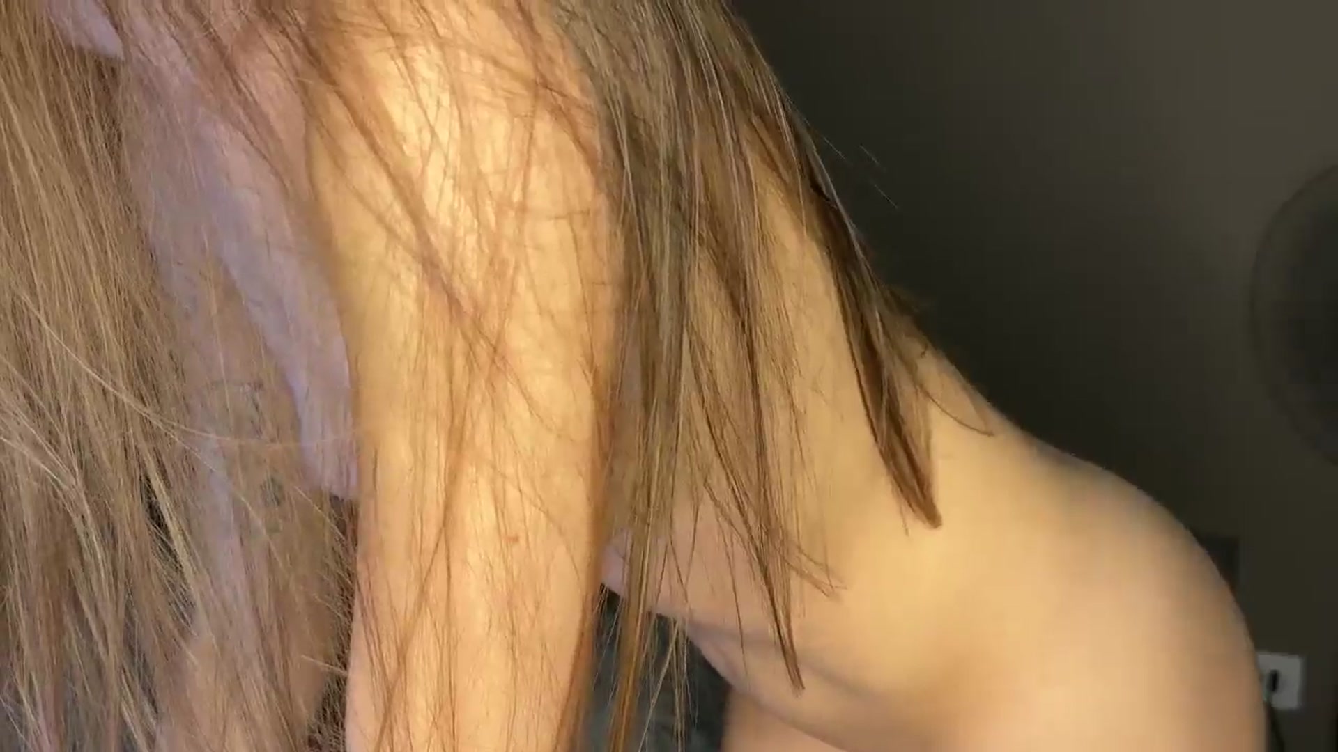 Gallery image thumbnail from ElliPoole's myfreecams stream on, 11/13/2024, 18:29 image 19 of 20