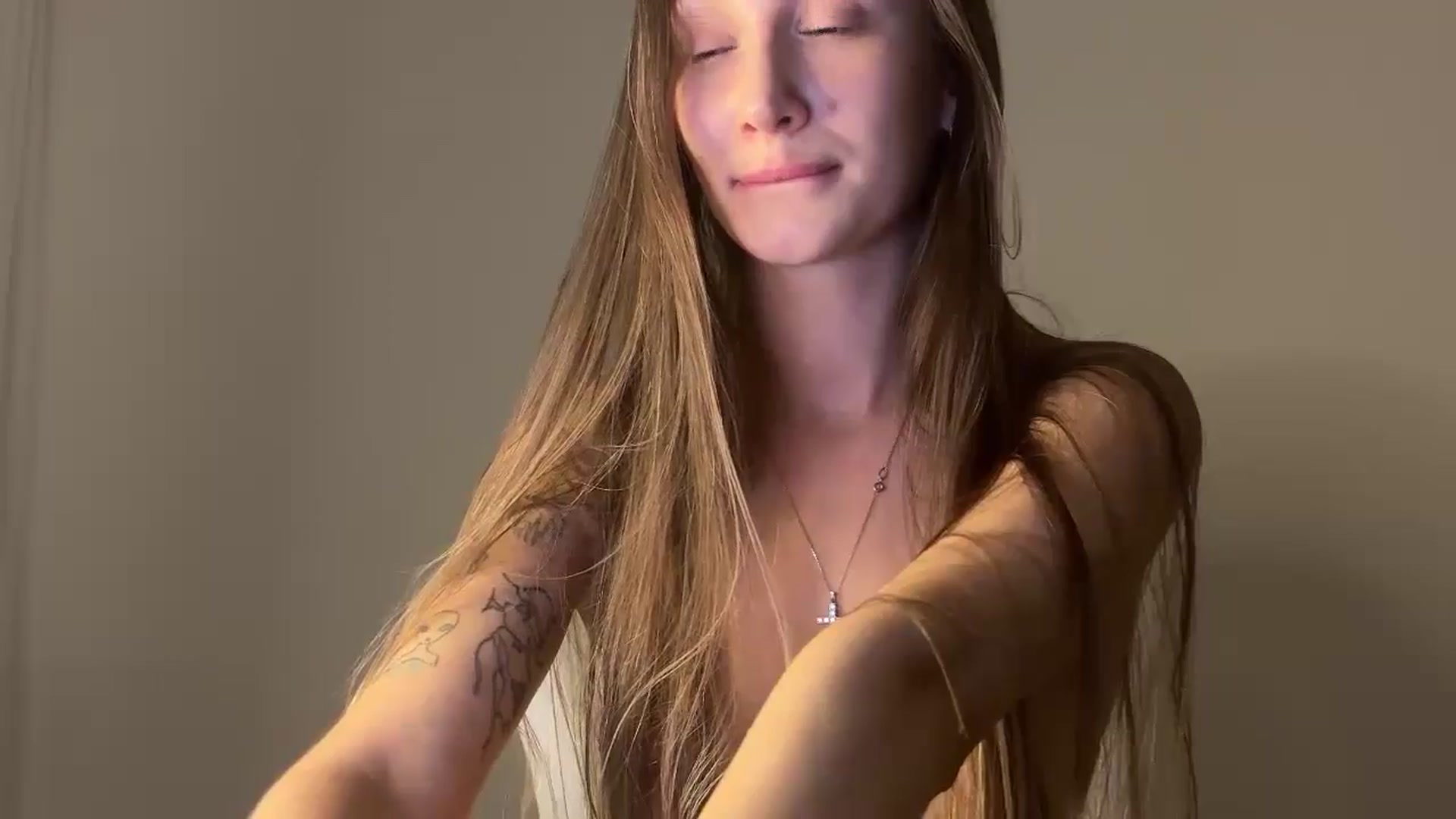Gallery image thumbnail from ElliPoole's myfreecams stream on, 11/16/2024, 16:20 image 5 of 20