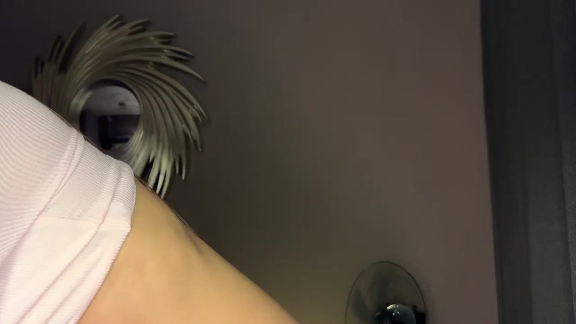 Gallery image thumbnail from ElliPoole's myfreecams stream on, 12/27/2024, 17:04 image 3 of 20
