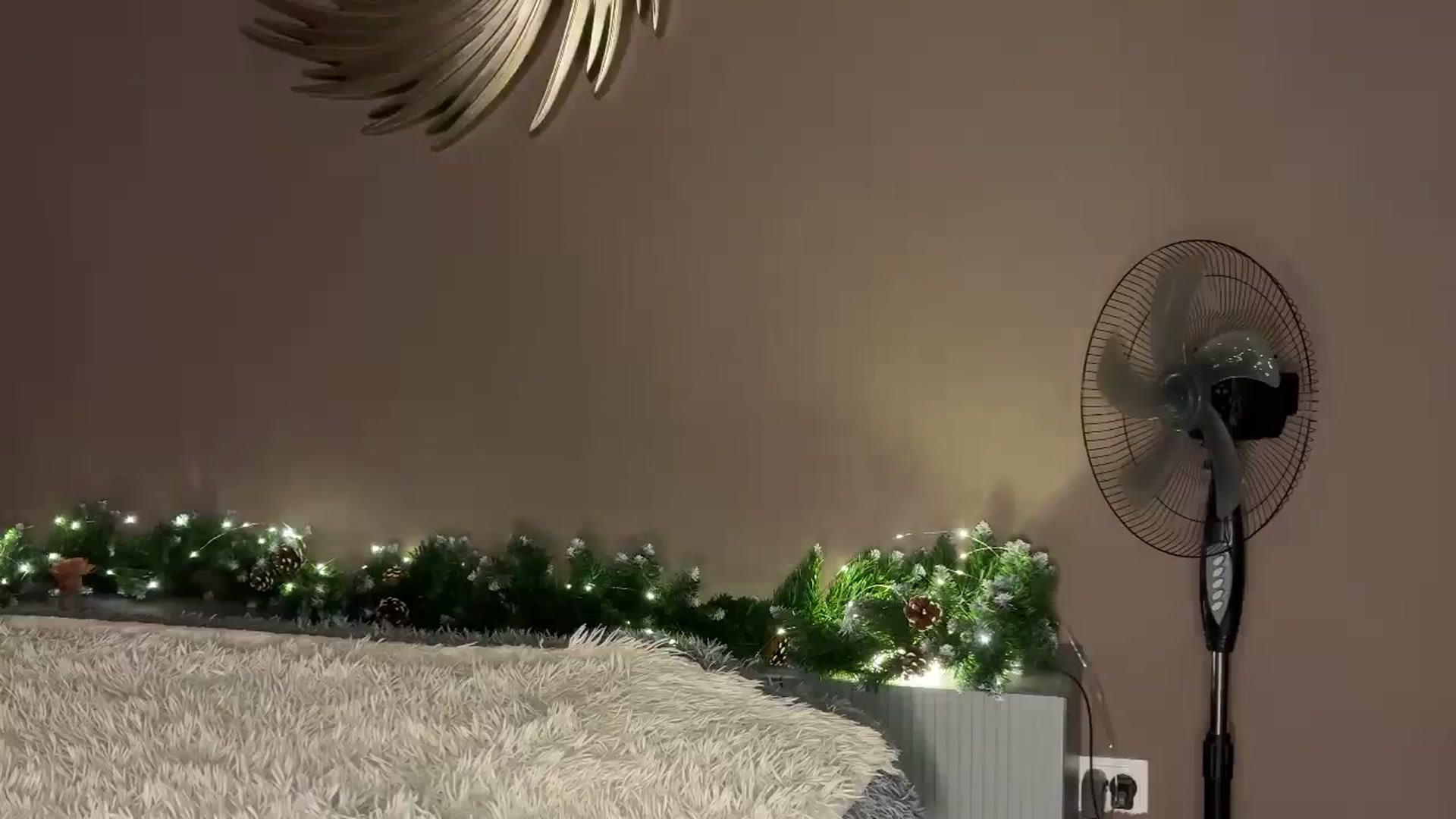 Gallery image thumbnail from ElliPoole's myfreecams stream on, 12/29/2024, 15:46 image 7 of 20