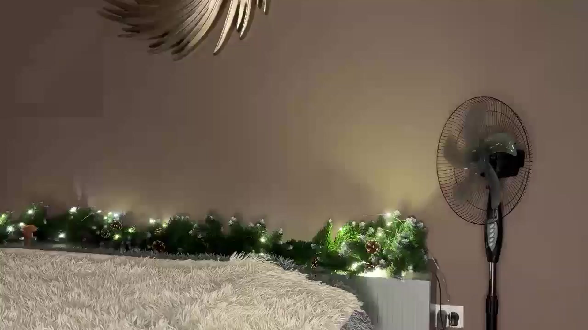 Gallery image thumbnail from ElliPoole's myfreecams stream on, 12/29/2024, 15:46 image 8 of 20